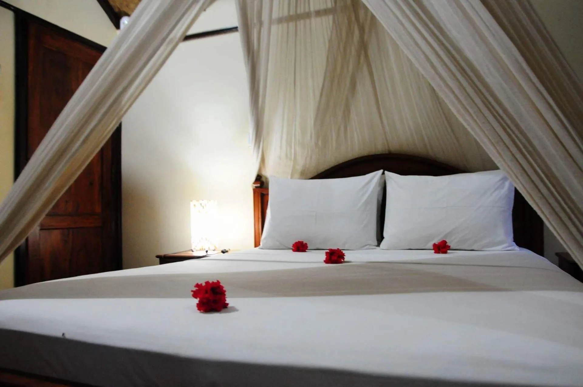 Bed in Gili Flush Harmony