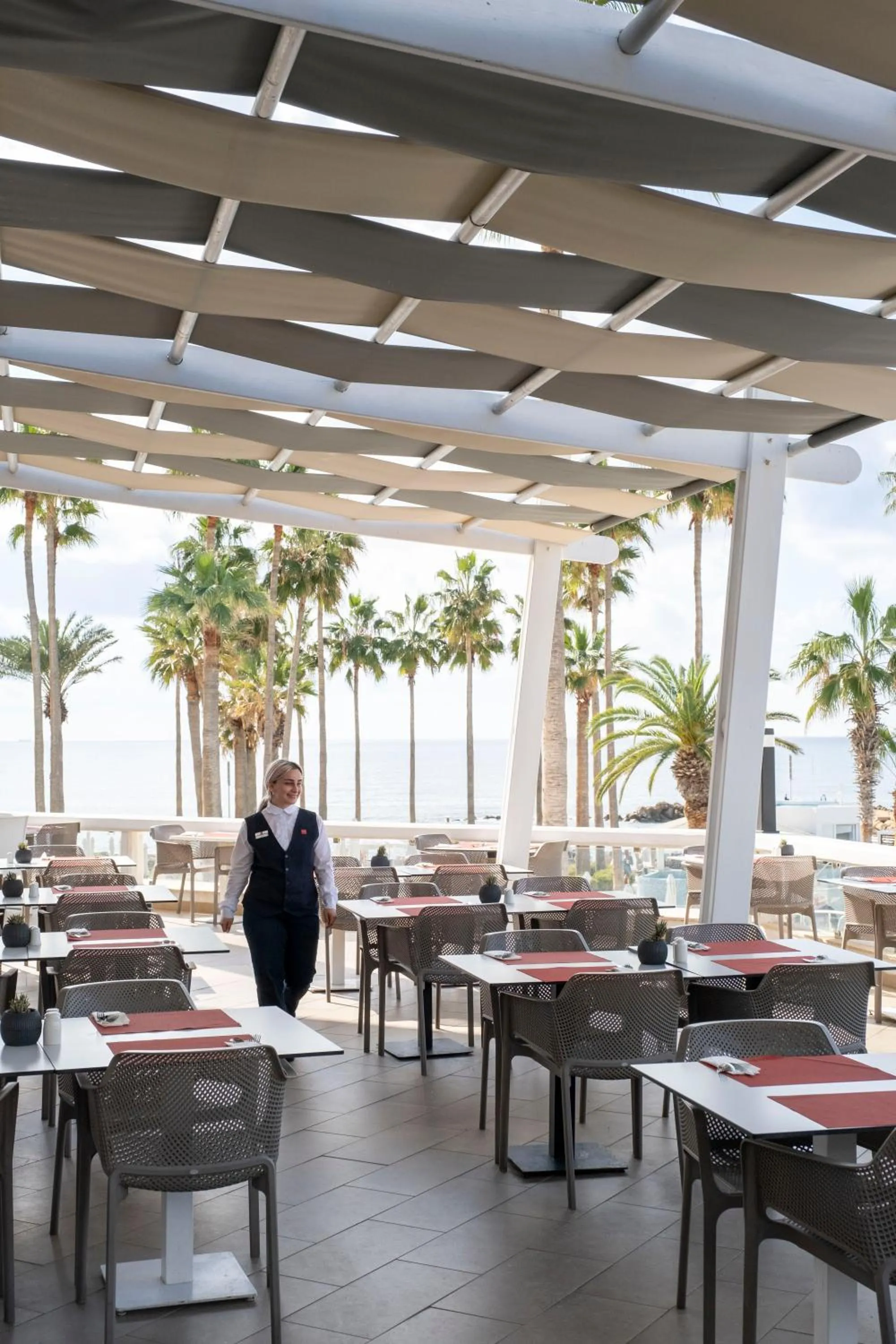 Restaurant/places to eat in Leonardo Plaza Cypria Maris Beach Hotel & Spa