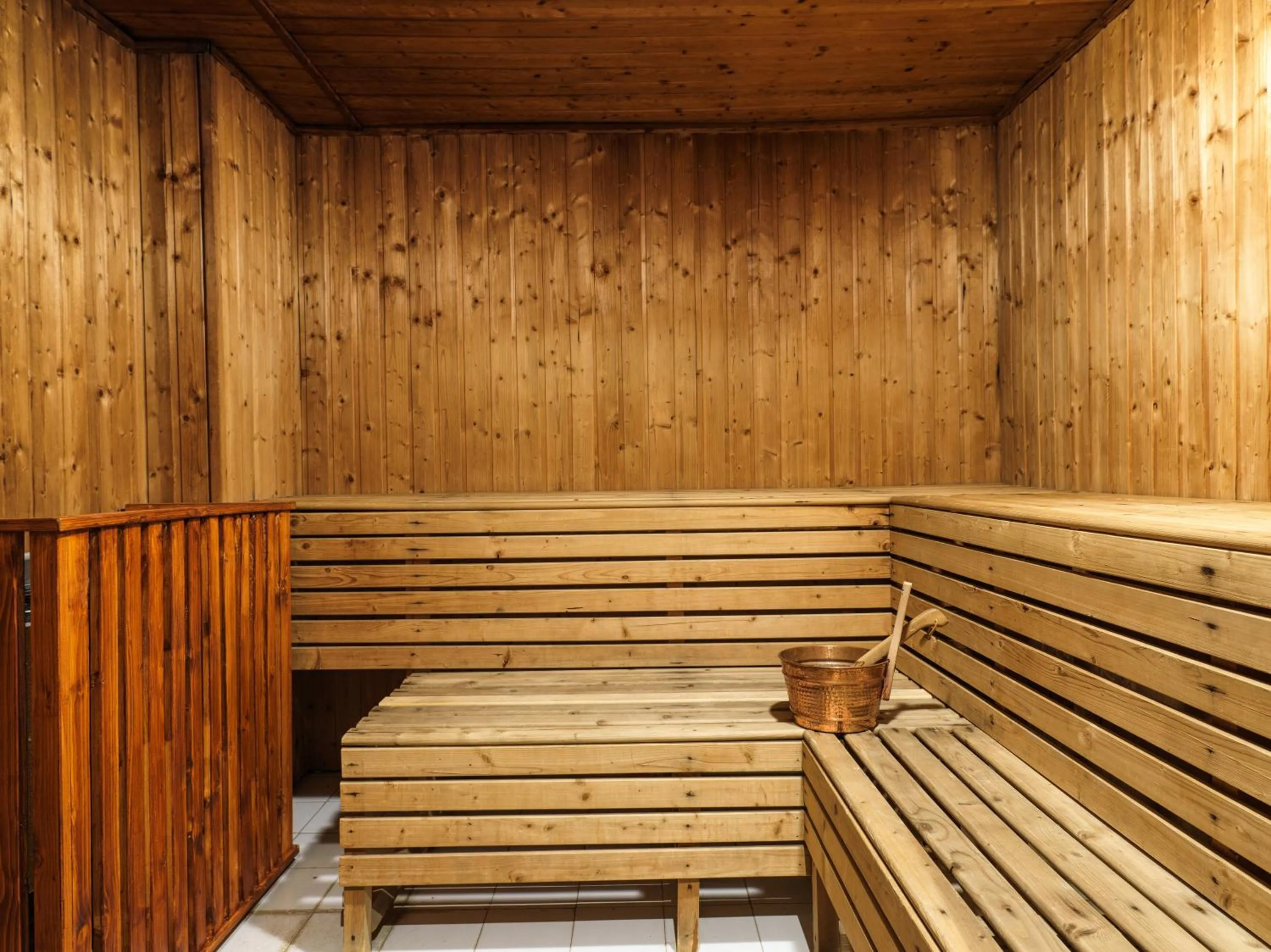 Sauna in Leonardo Plaza Cypria Maris Beach Hotel & Spa