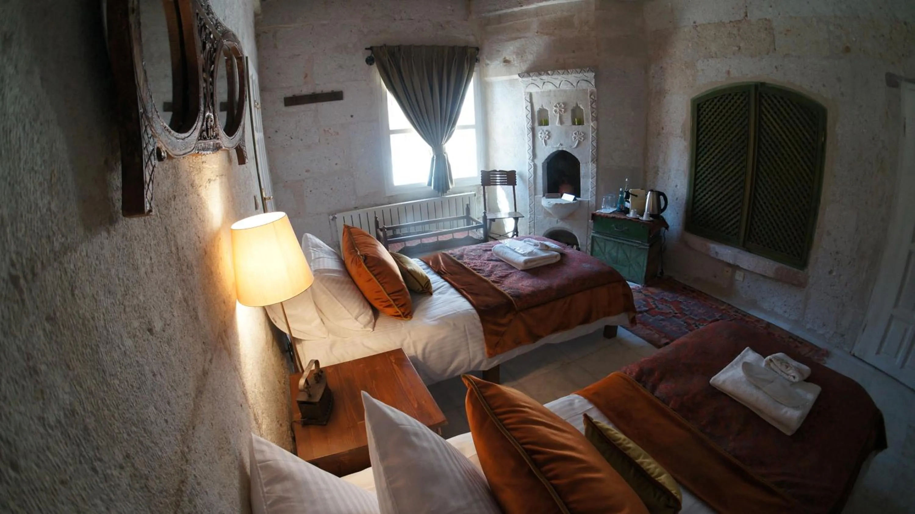 Photo of the whole room, Bed in Rox Cappadocia