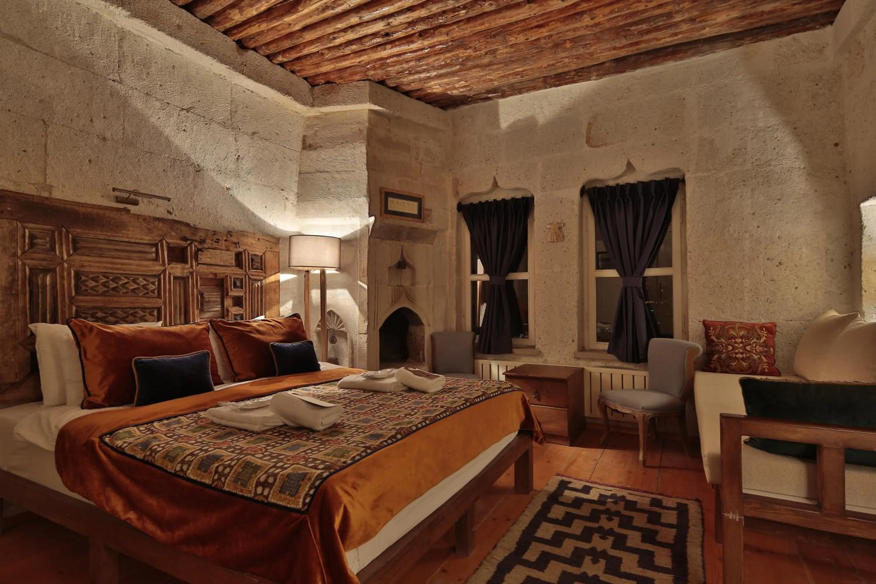 Photo of the whole room, Bed in Rox Cappadocia