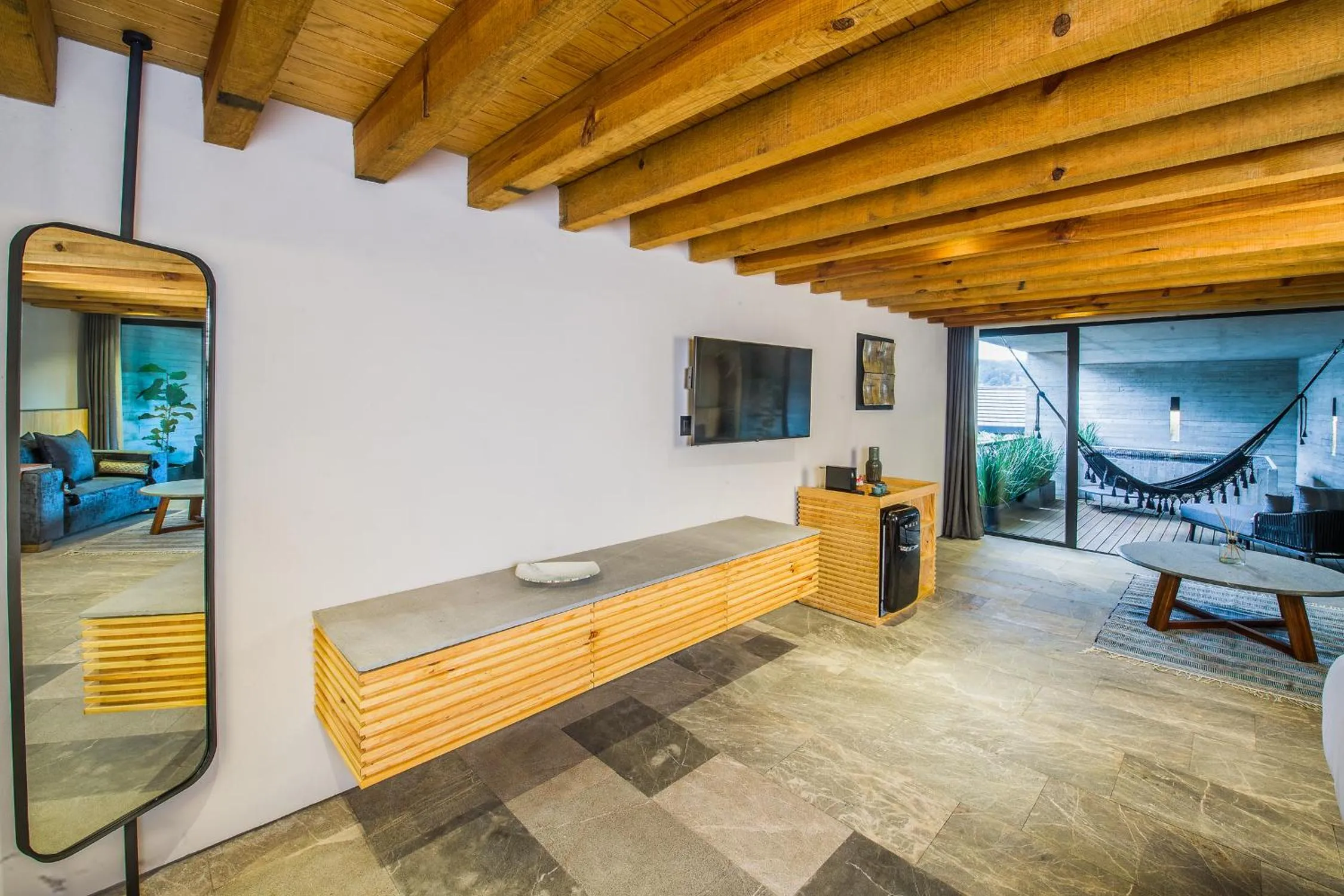 TV and multimedia in El Lugar del que te hable Hotel Boutique