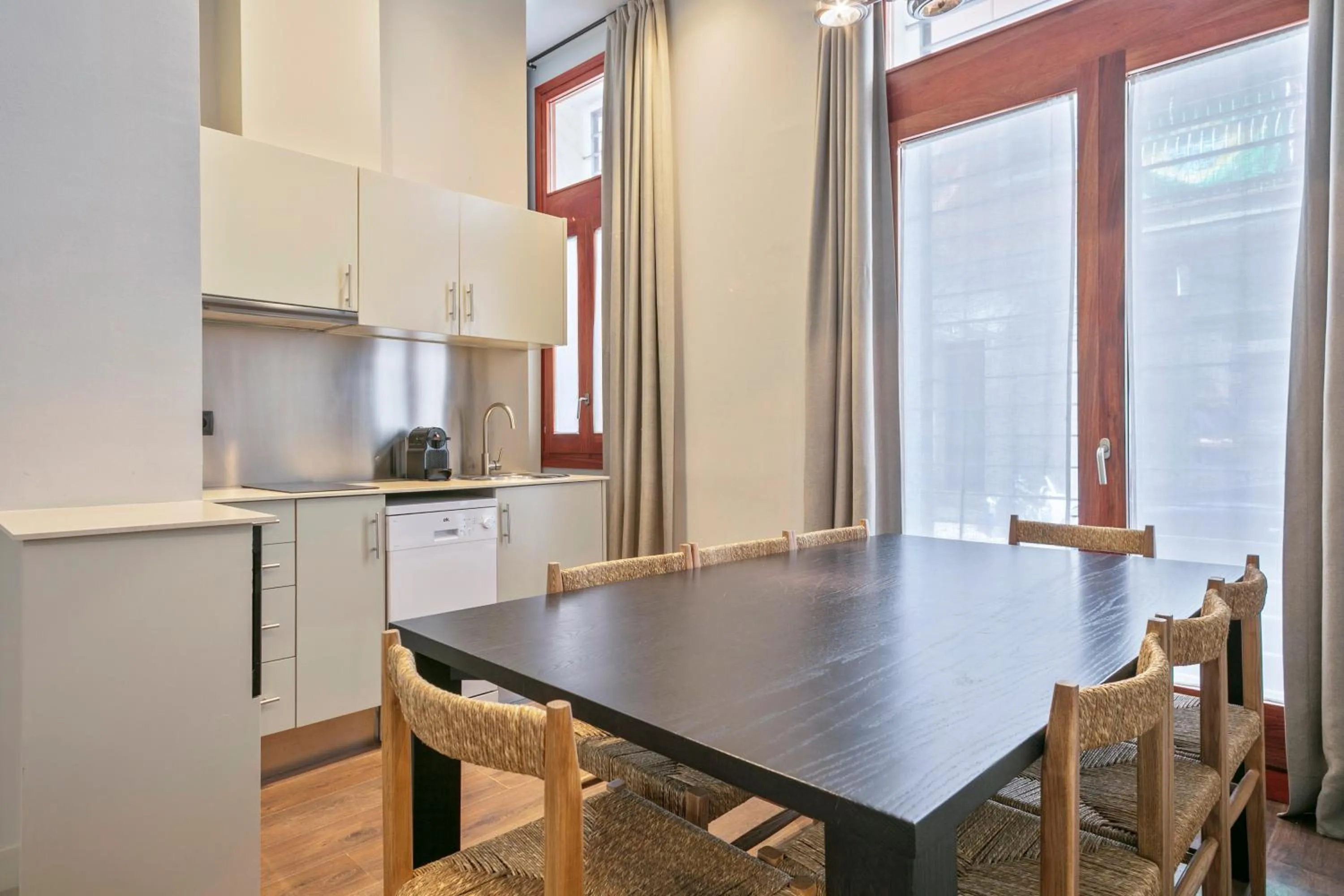 Kitchen or kitchenette in Uma Suites Barceloneta Beach