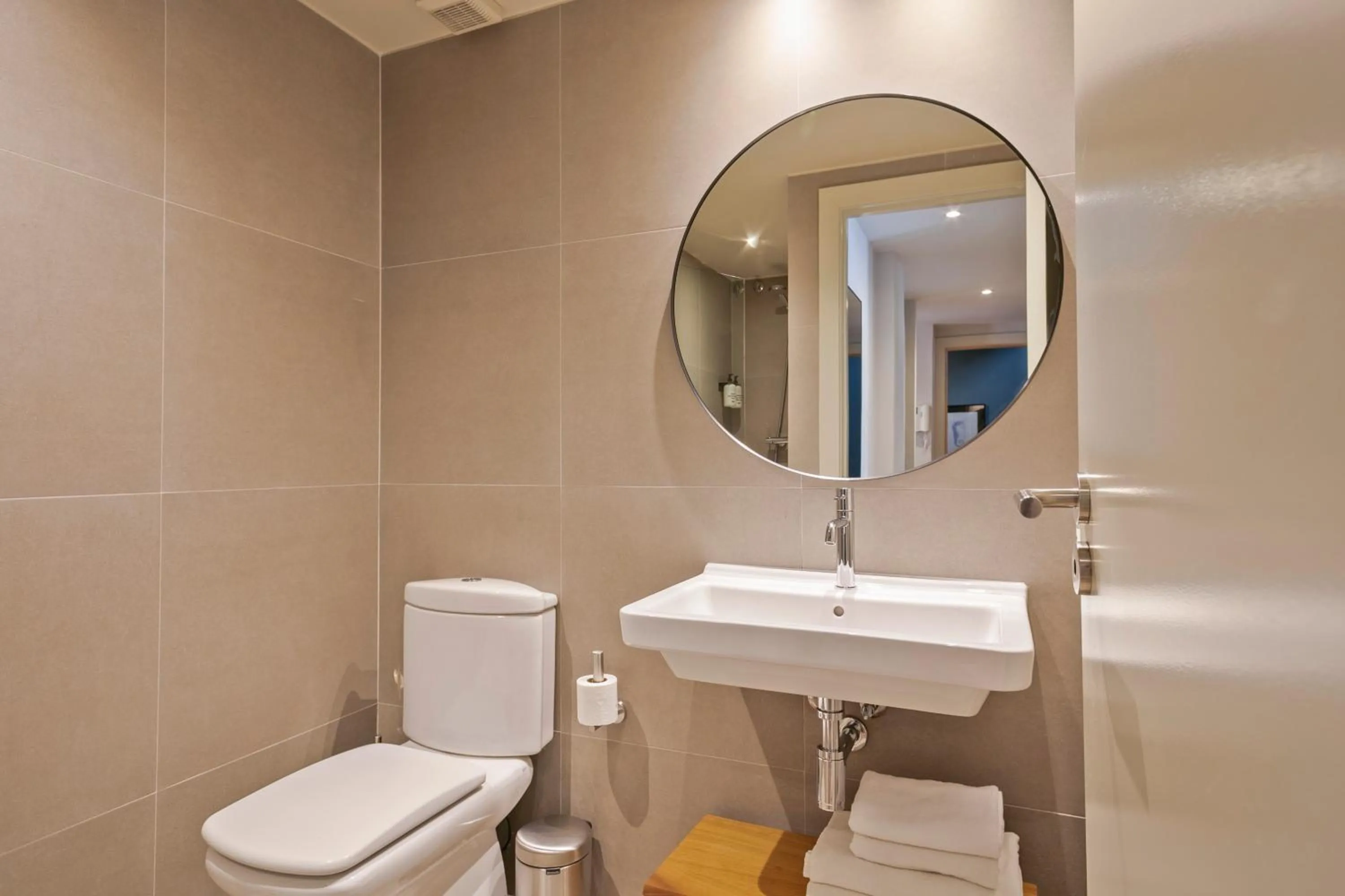 Bathroom in Uma Suites Barceloneta Beach