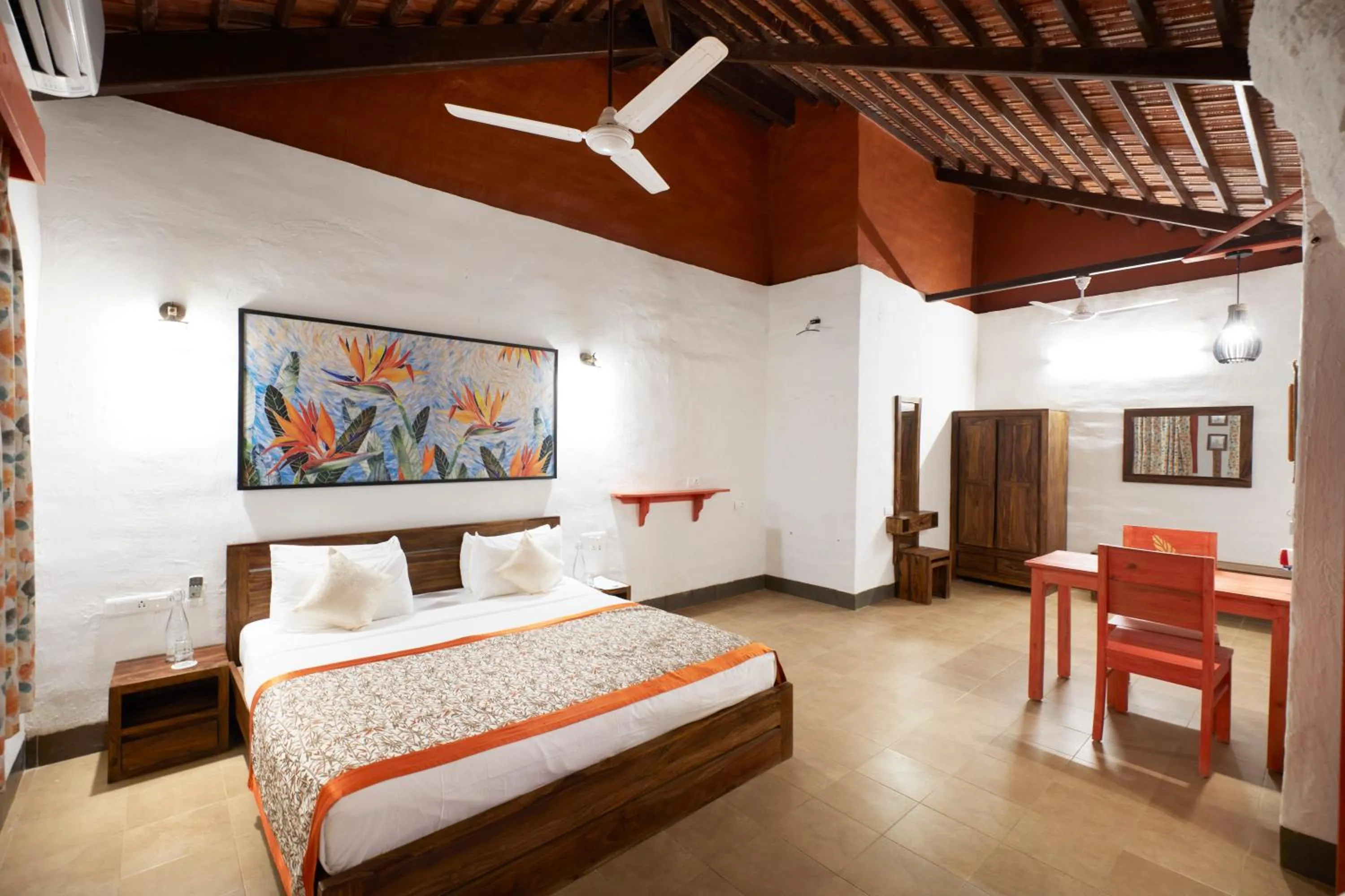 Photo of the whole room, Bed in Tathastu Pench