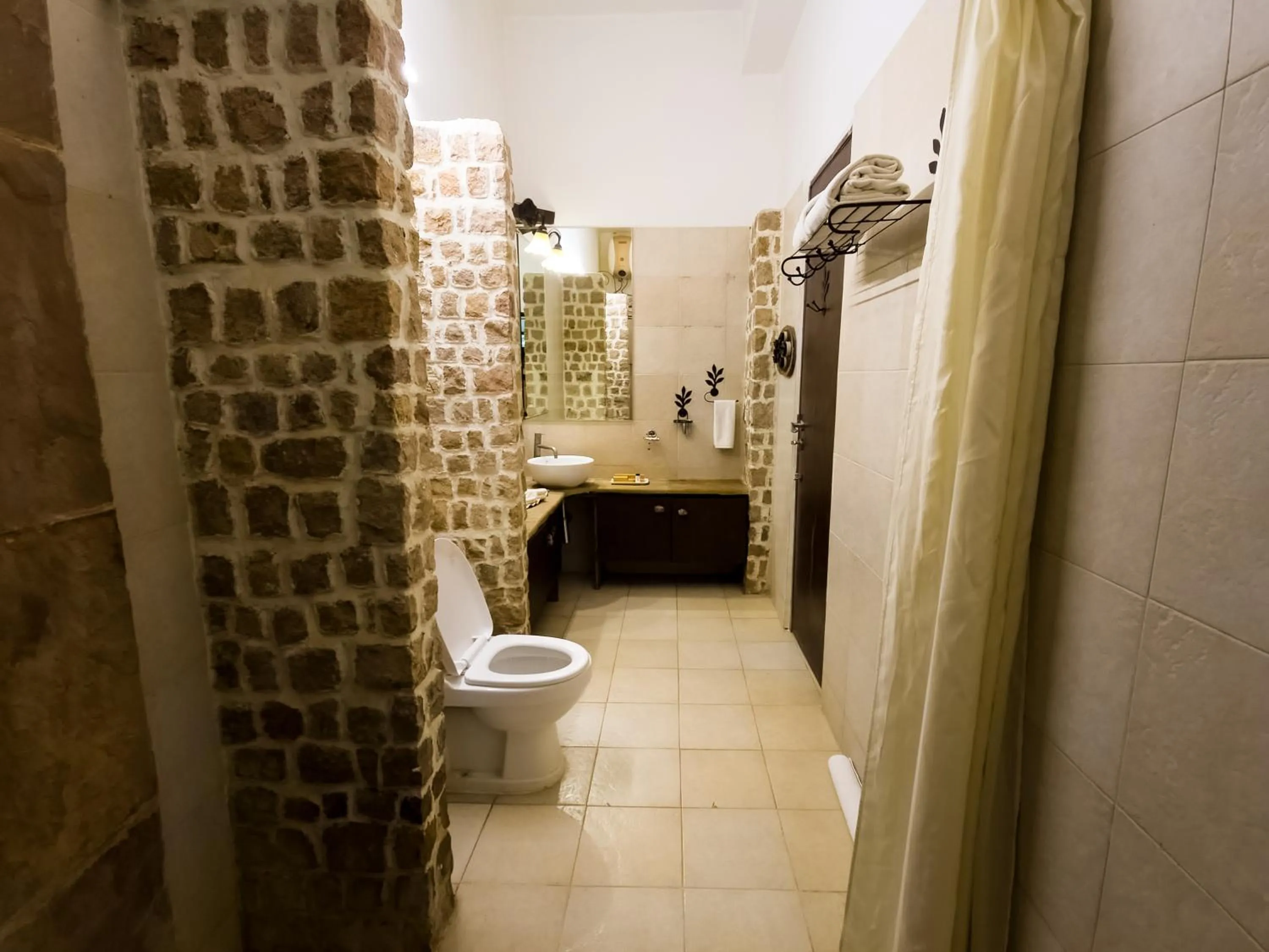 Bathroom in Tathastu Pench