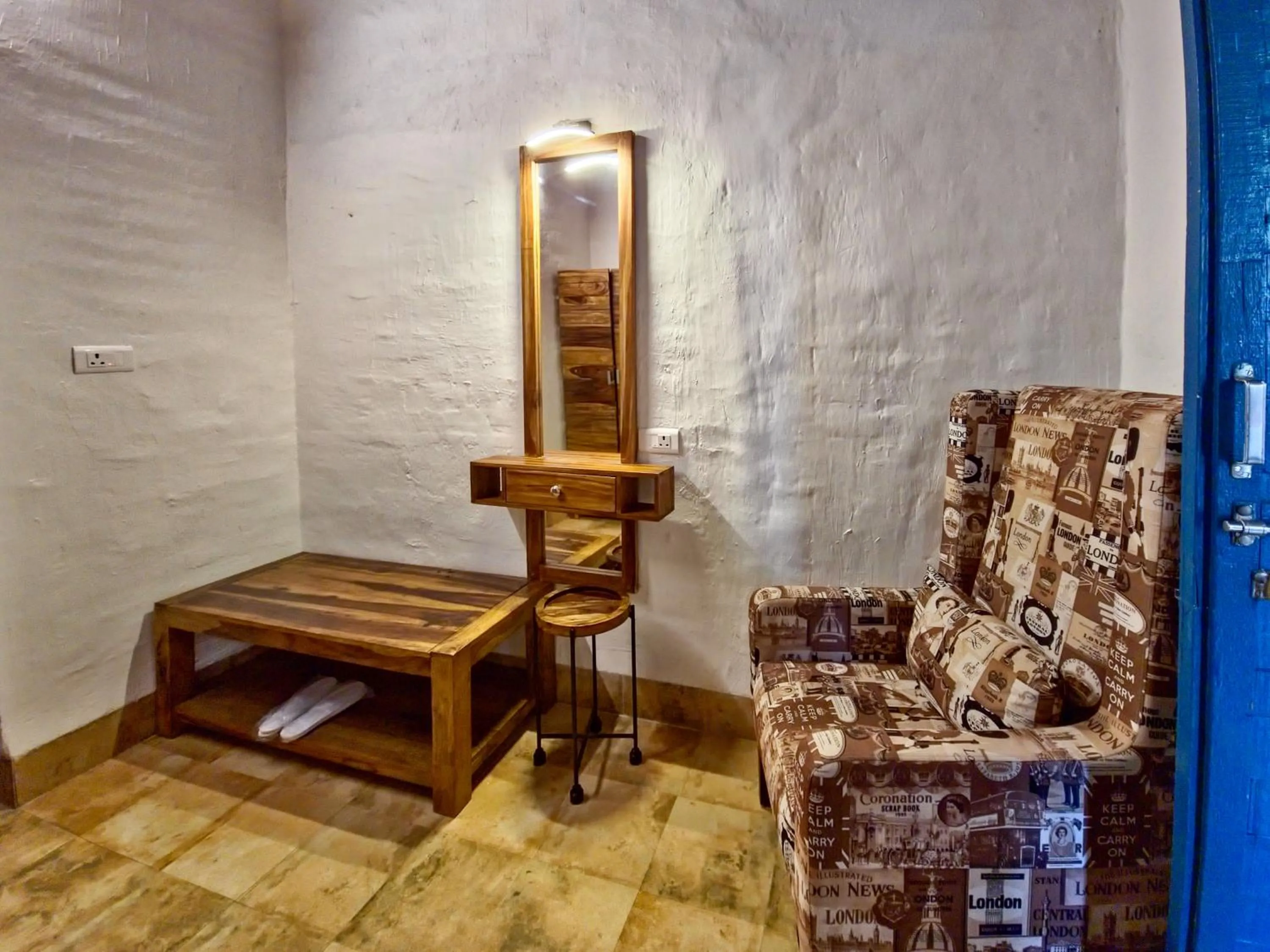 Seating area in Tathastu Pench