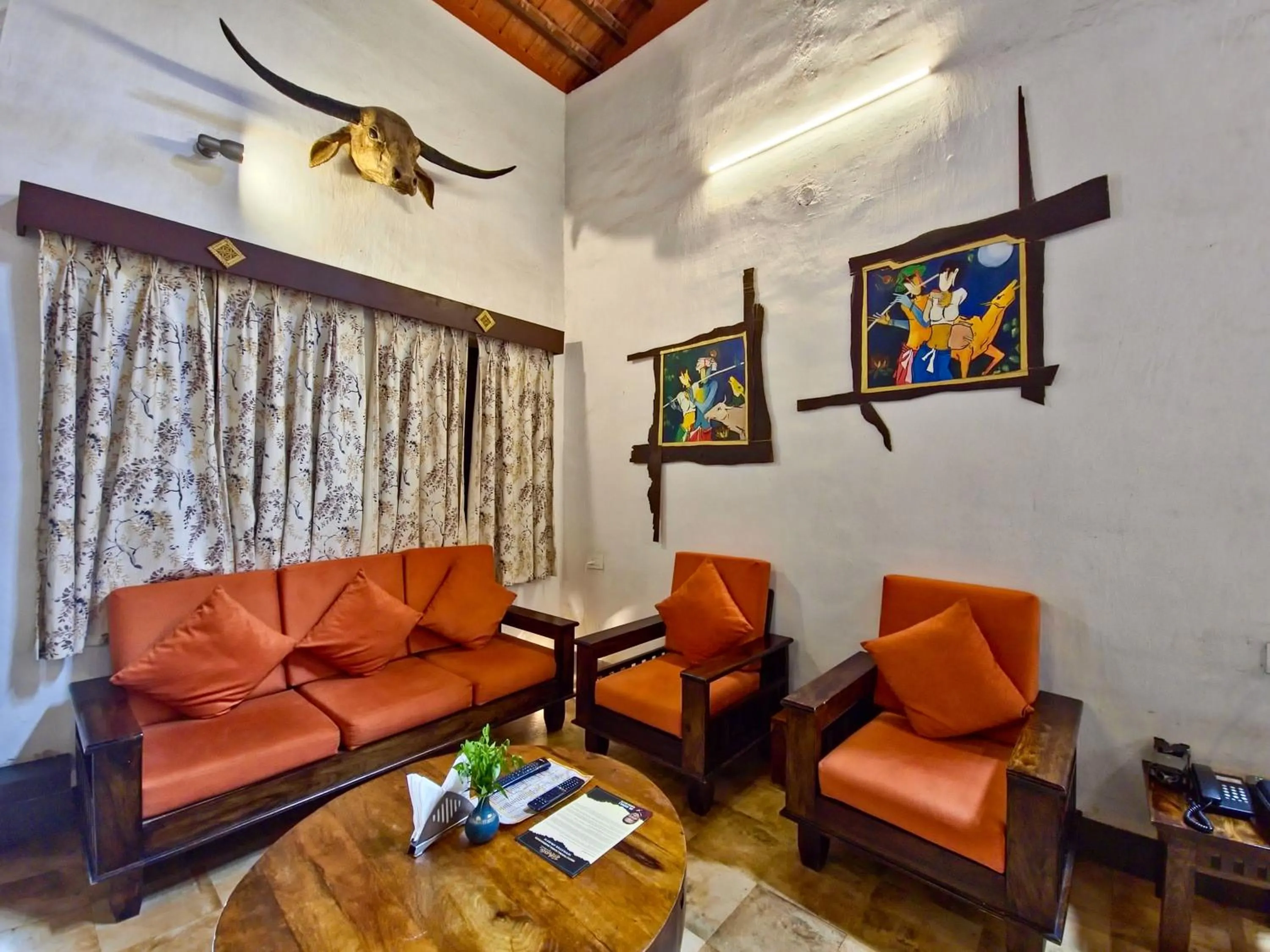 Seating area in Tathastu Pench