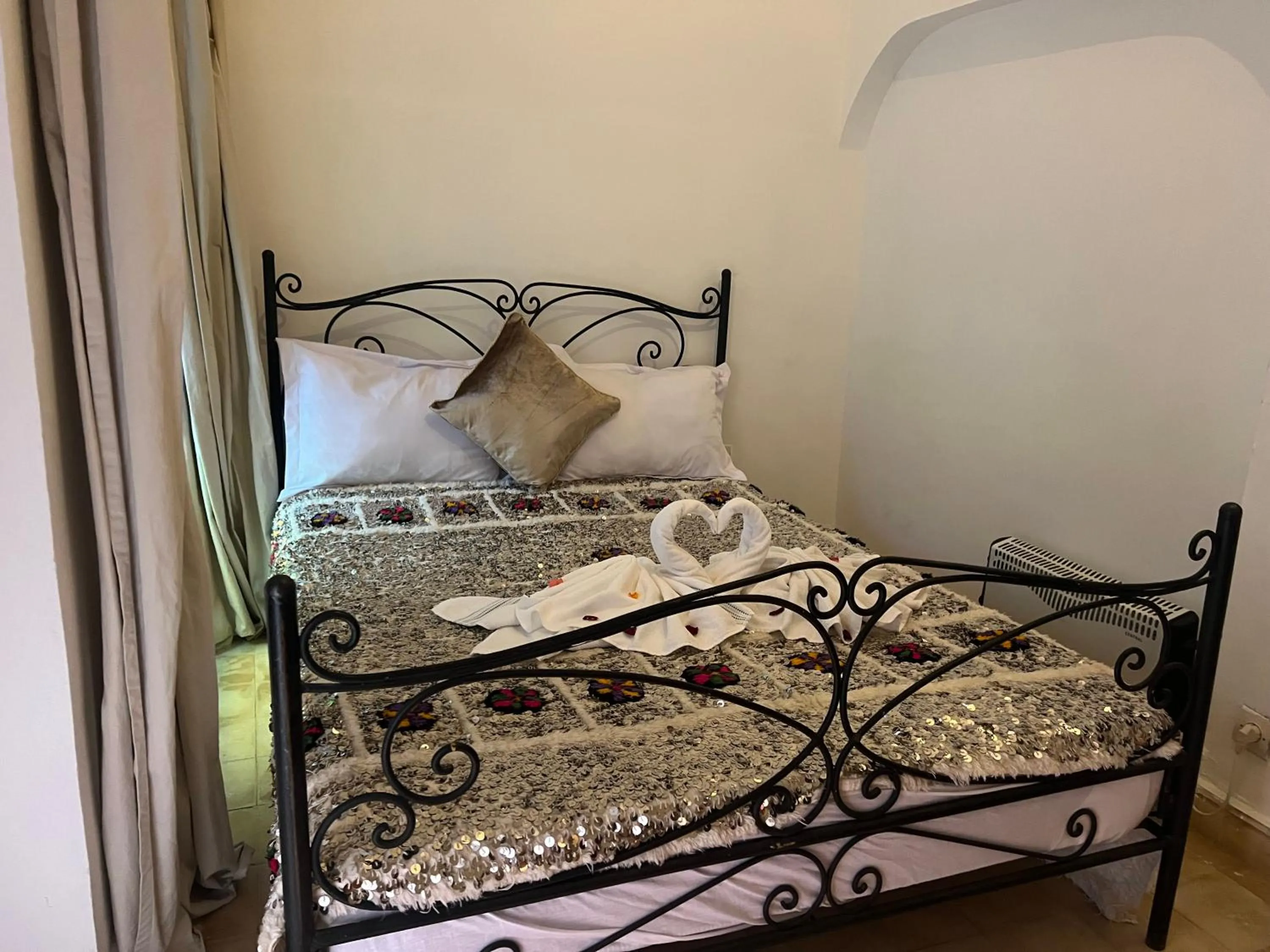 Bed in Riad el Adraoui