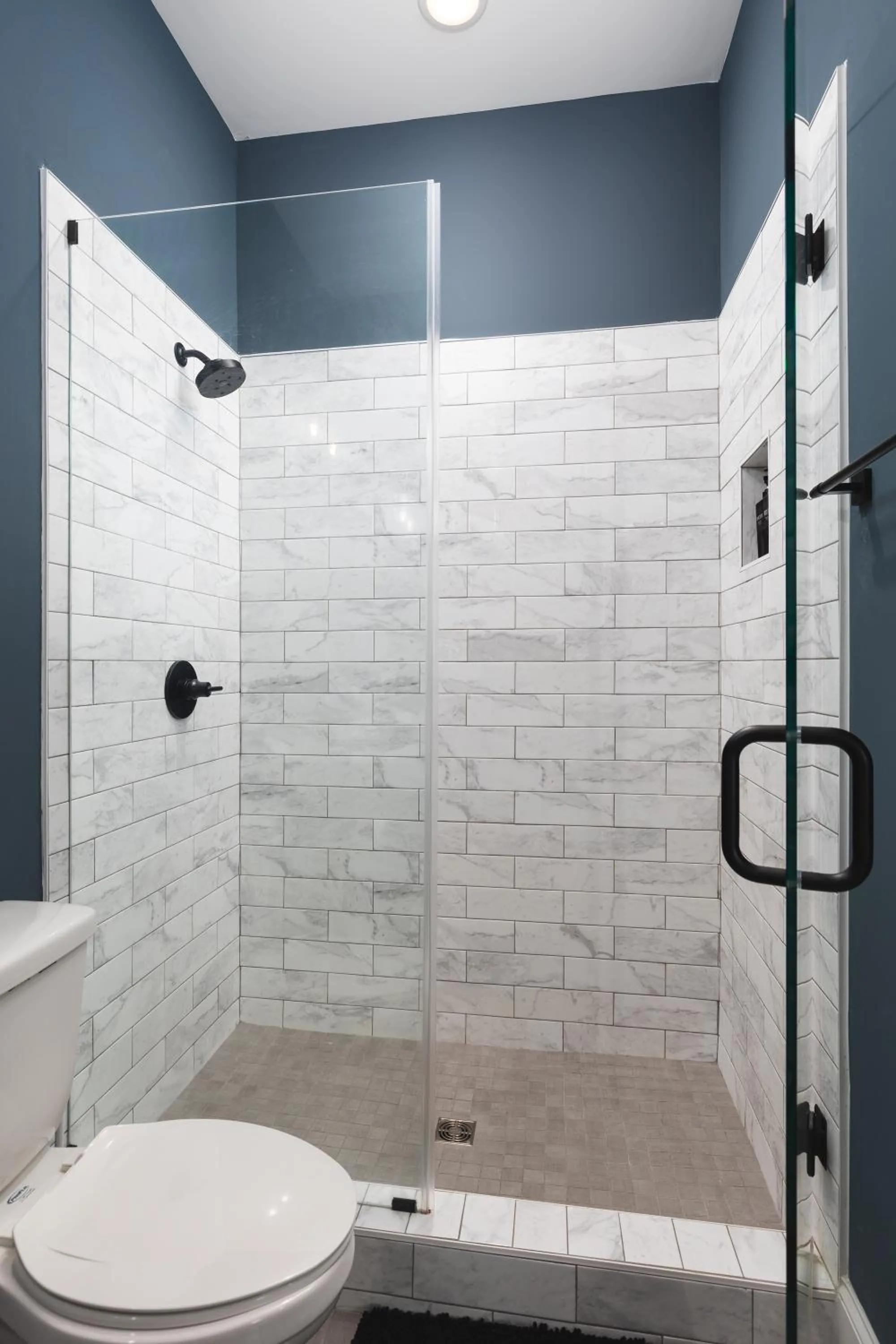 Bathroom in Stunning Spacious Condo near Restaurants & Coffee