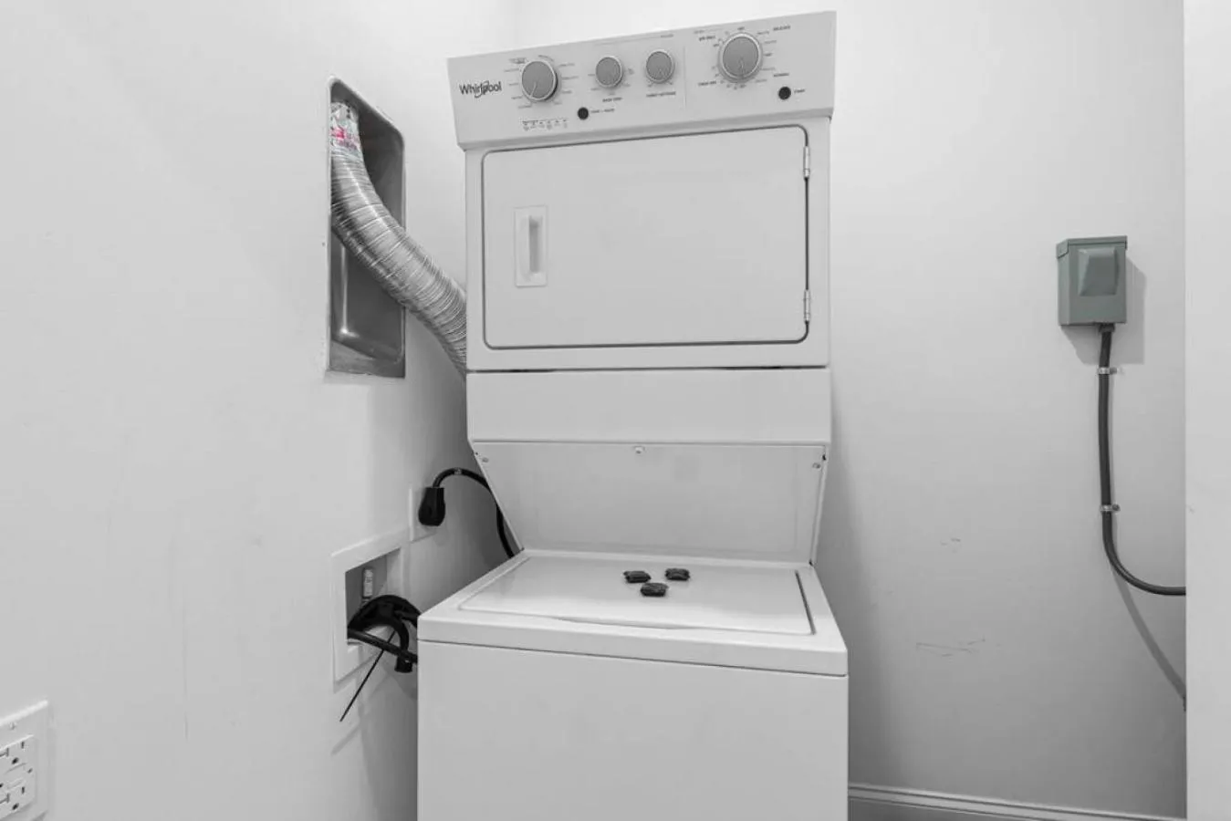 washing machine in Stunning Spacious Condo near Restaurants & Coffee