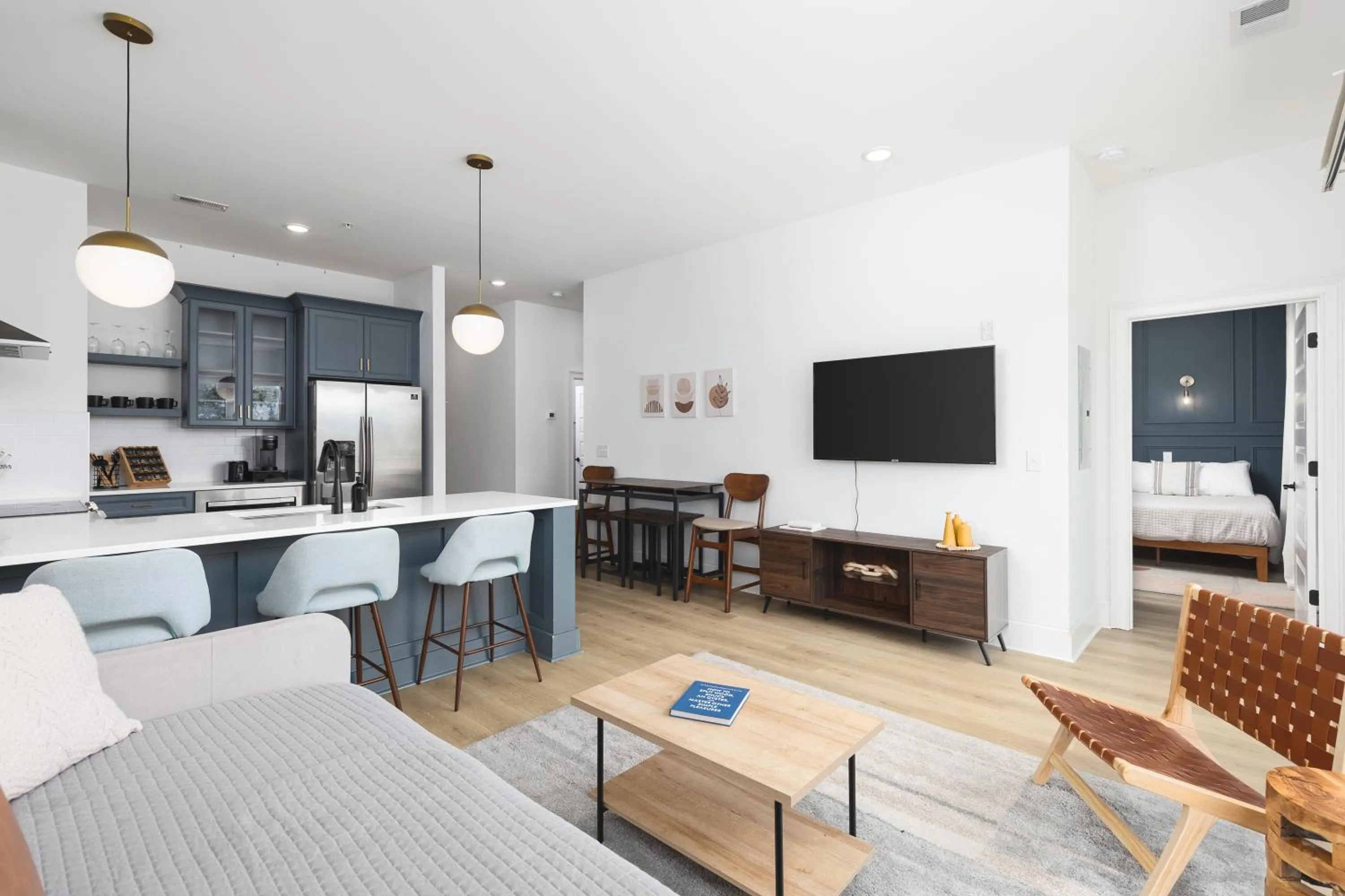 Kitchen or kitchenette in Stunning Spacious Condo near Restaurants & Coffee