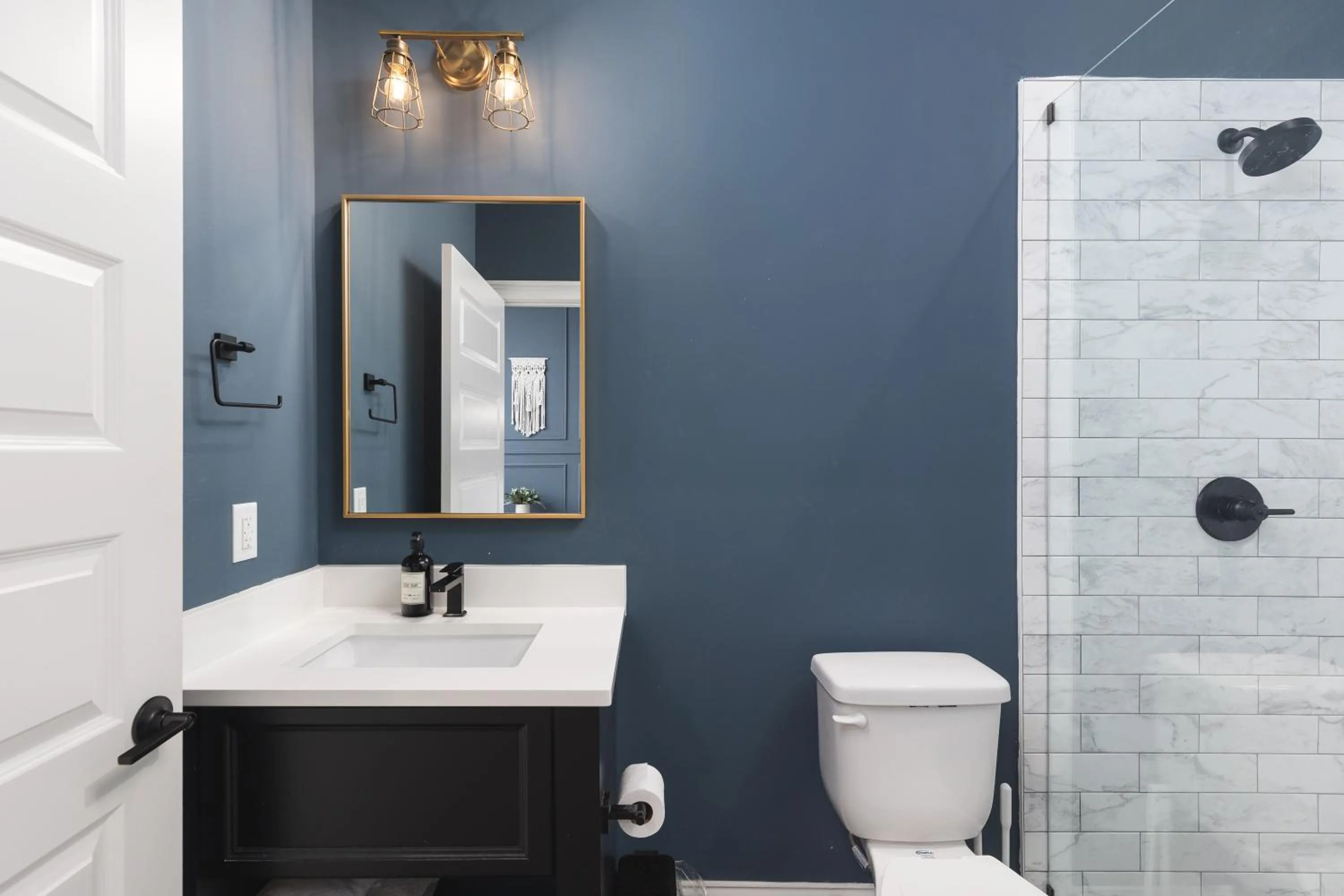 Bathroom in Stunning Spacious Condo near Restaurants & Coffee