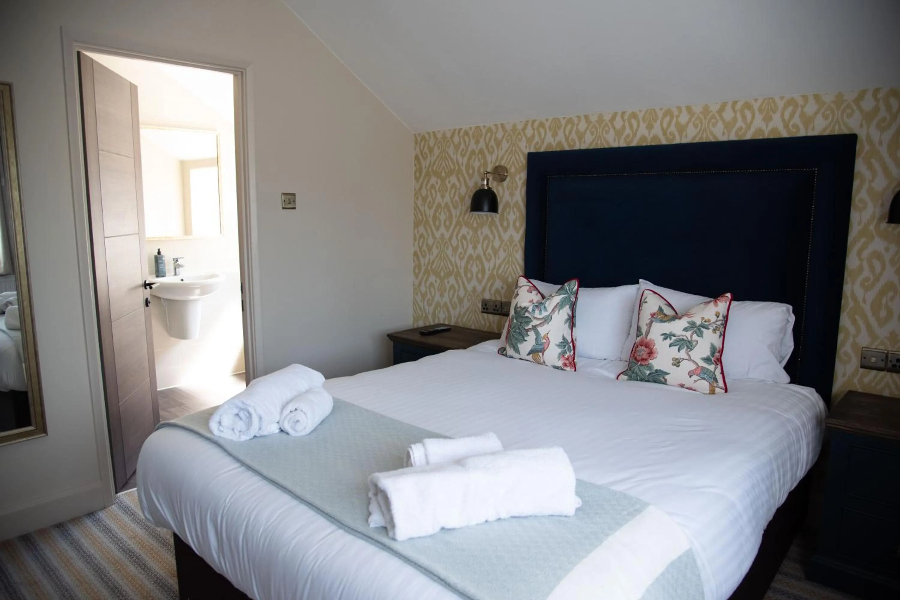 Bed in Thatchers, Leatherhead East Horsley