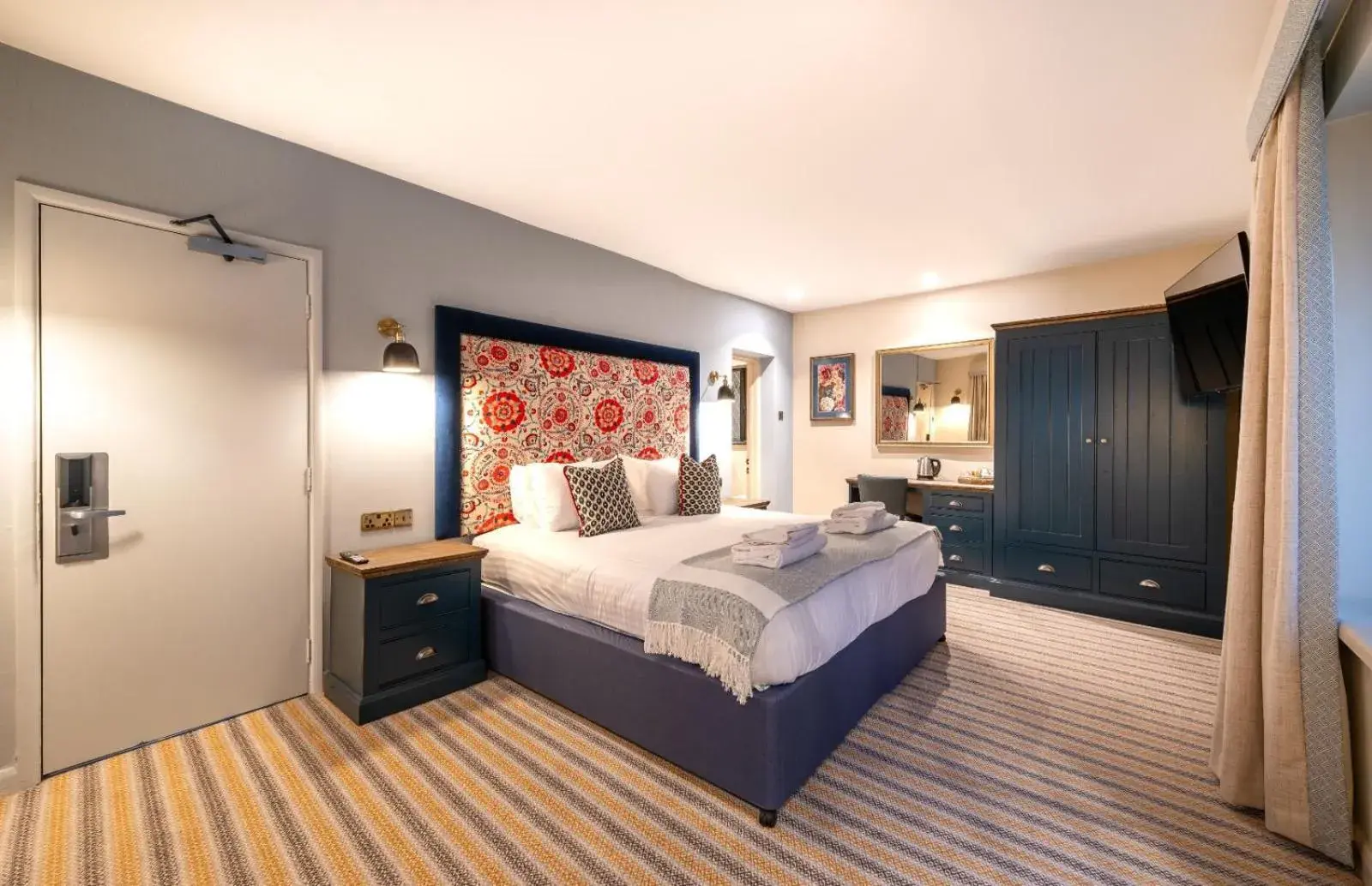 Large Double Room in Thatchers, BW Signature Collection Large Double Room in Thatchers, BW Signature Collection