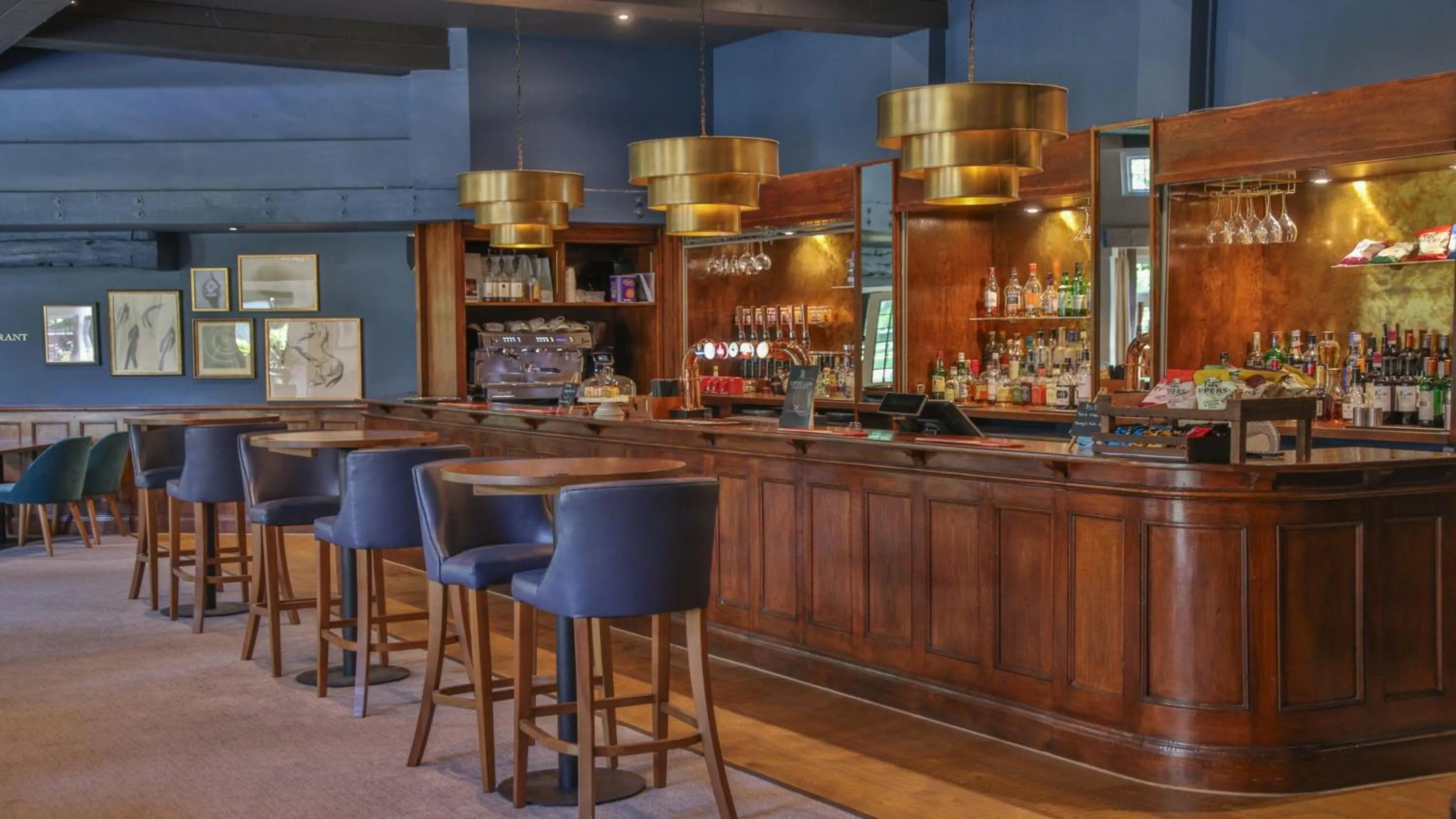 Lounge or bar in Thatchers, Leatherhead East Horsley