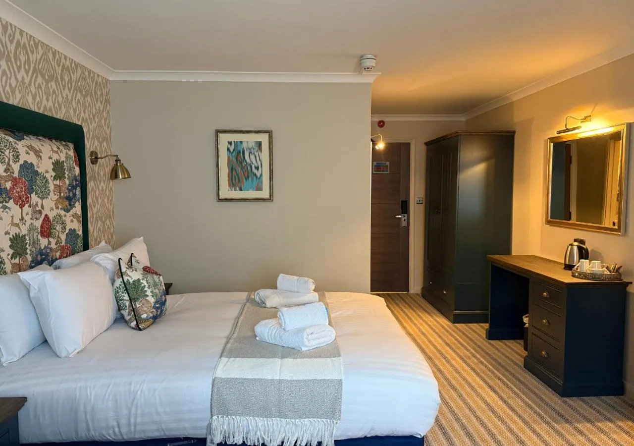 Bedroom, Bed in Thatchers, Leatherhead East Horsley