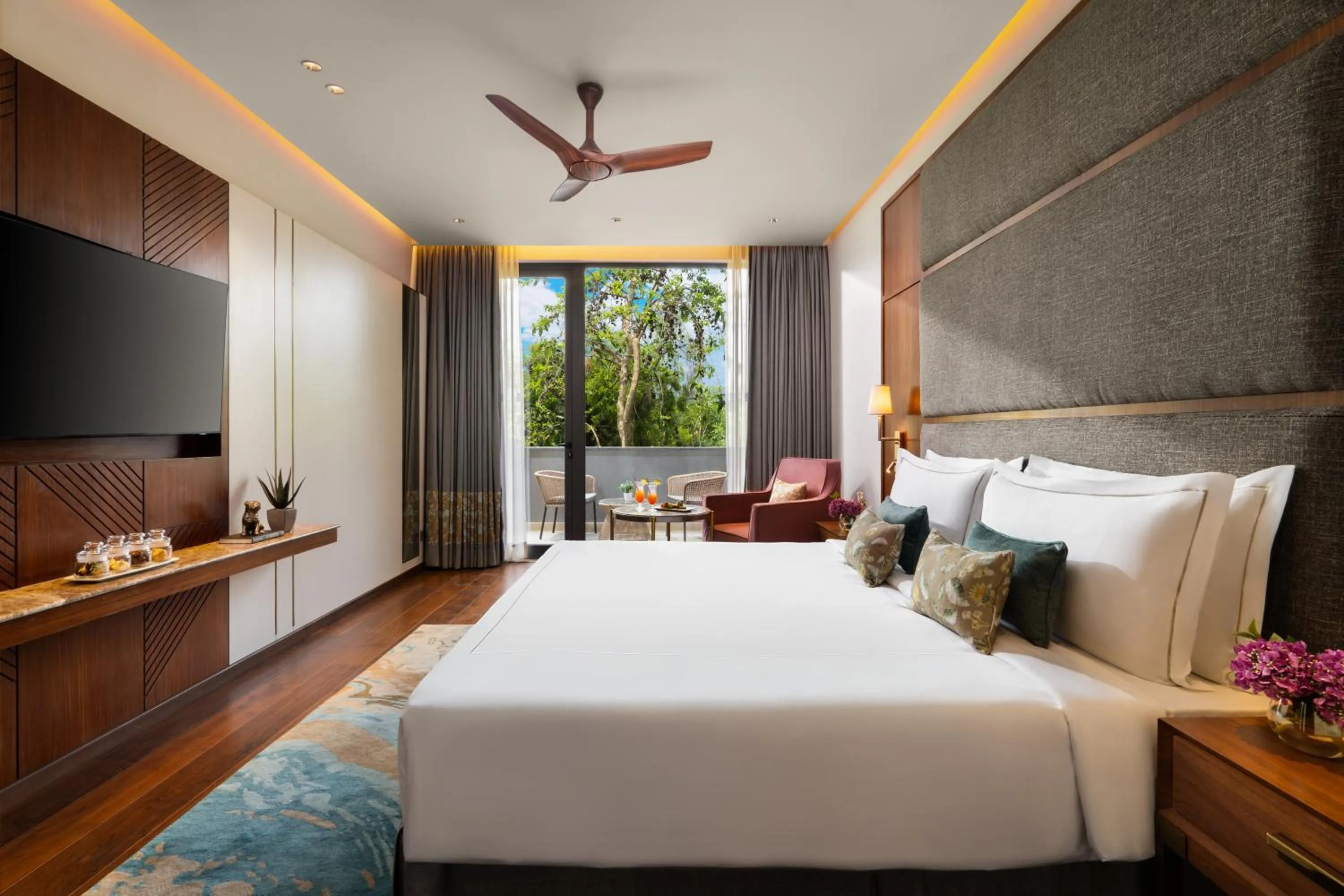 Bedroom, Bed in Taj Damdama Lake Resort & Spa, Gurugram