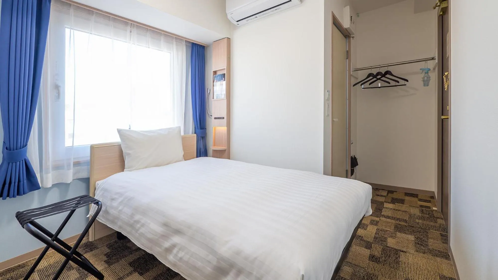 Bedroom, Bed in Toyoko Inn Yokohama-eki Nishi-guchi