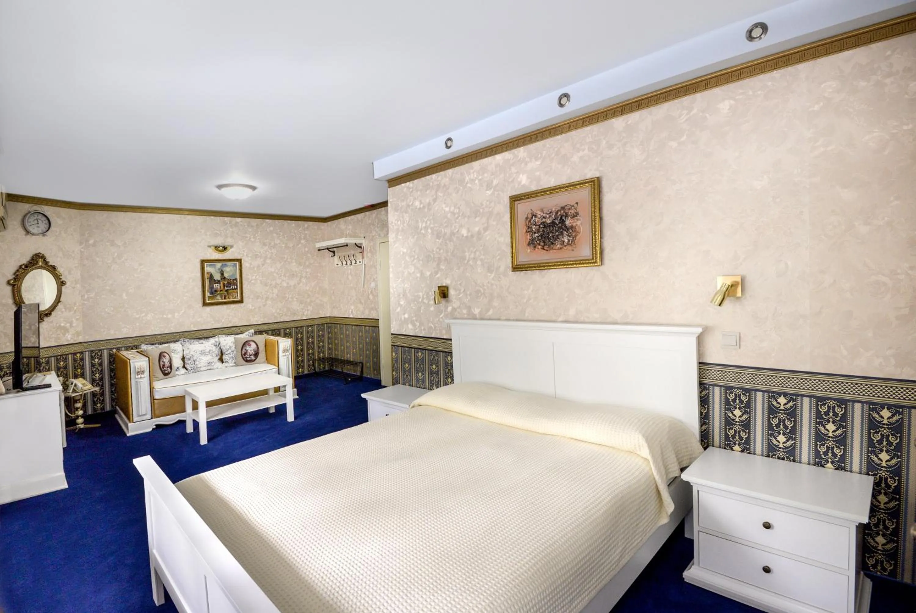 Bedroom, Bed in Hotel Boyana - Free Parking
