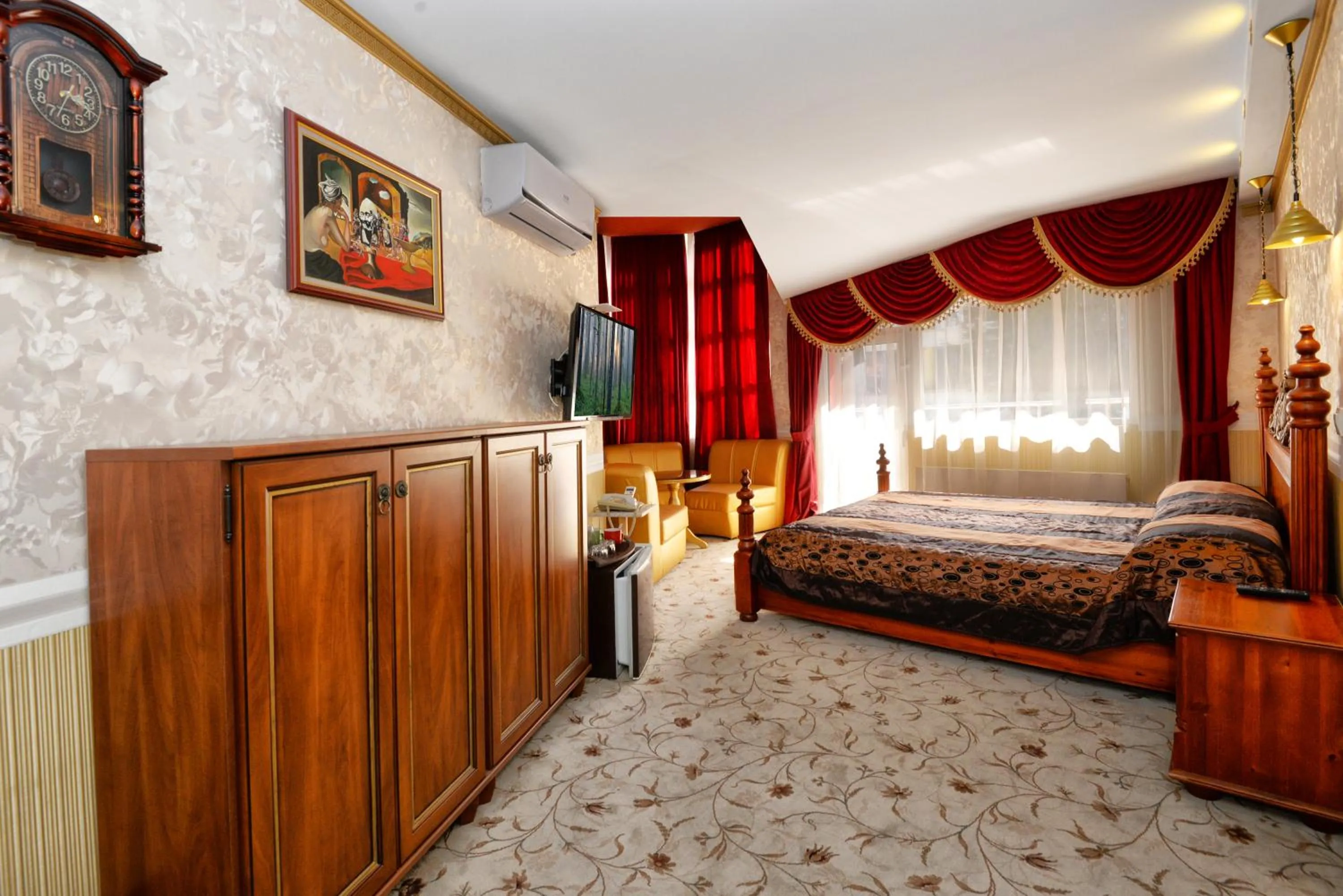 Bedroom, Bed in Hotel Boyana - Free Parking