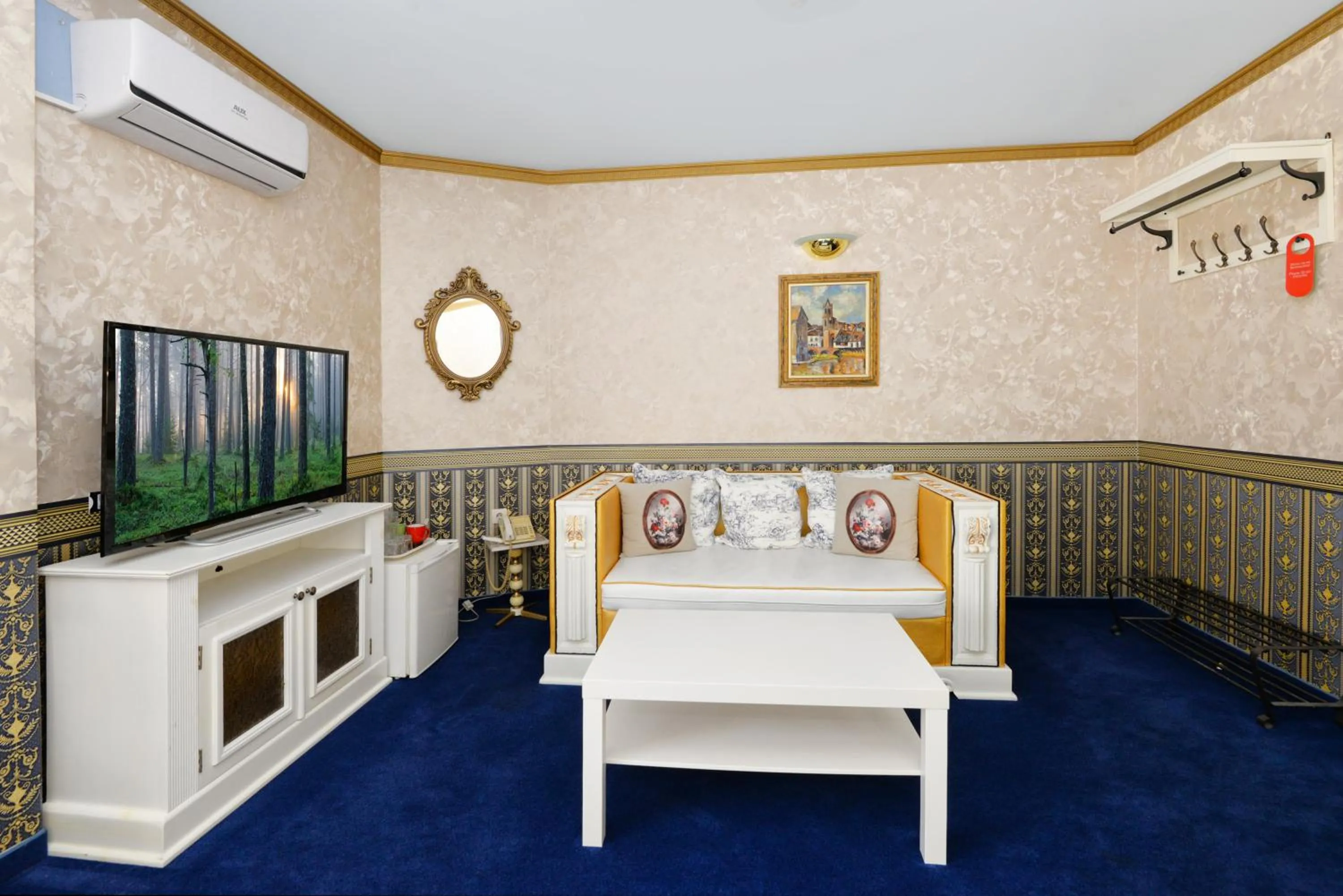 Living room in Hotel Boyana - Free Parking