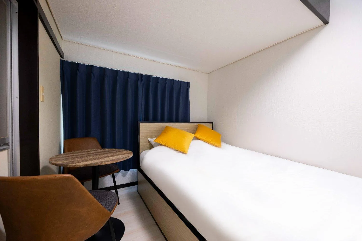 Bedroom, Bed in Green Hill