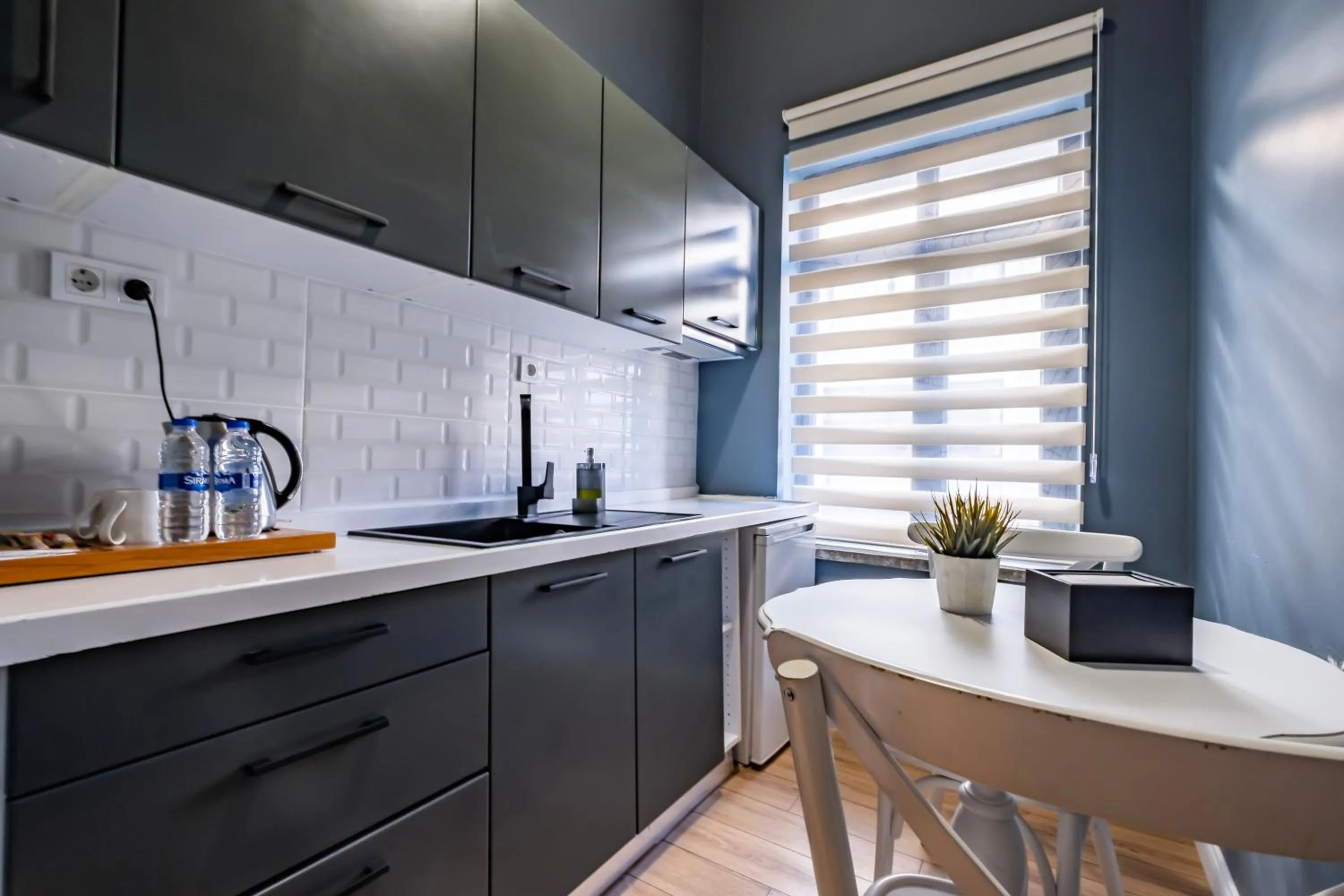 Kitchen or kitchenette in Selvese Suites, Serviced Living in Galata