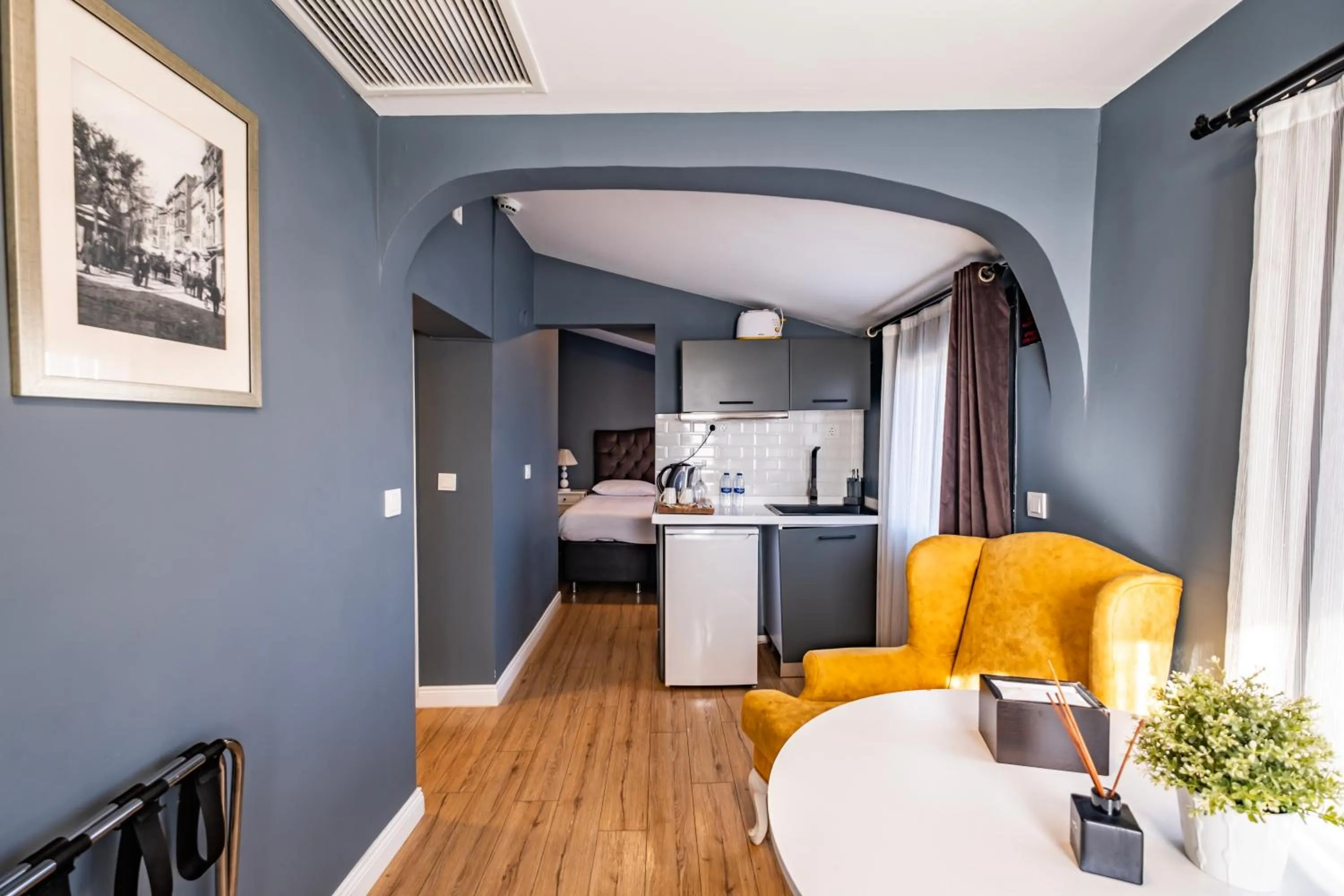 Photo of the whole room in Selvese Suites, Serviced Living in Galata