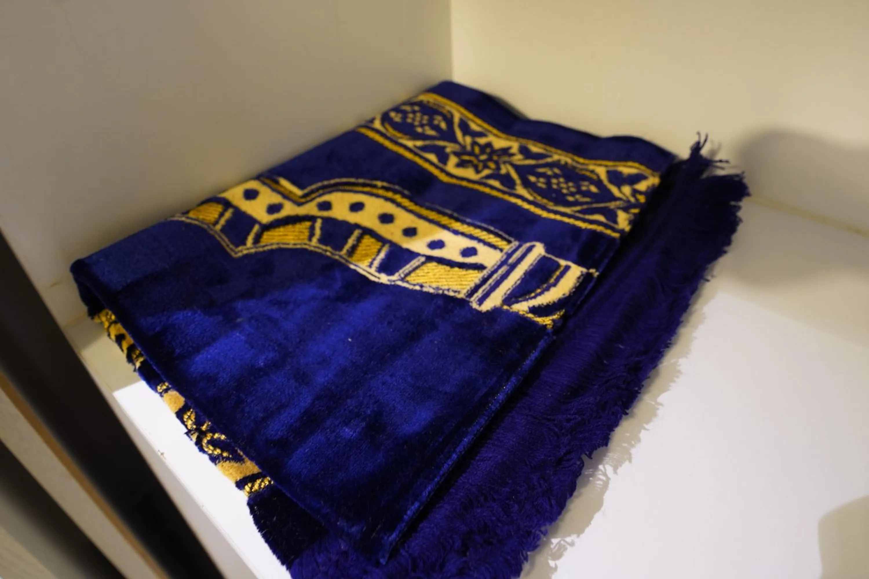 wardrobe, Bed in Cube Hotel Dubai