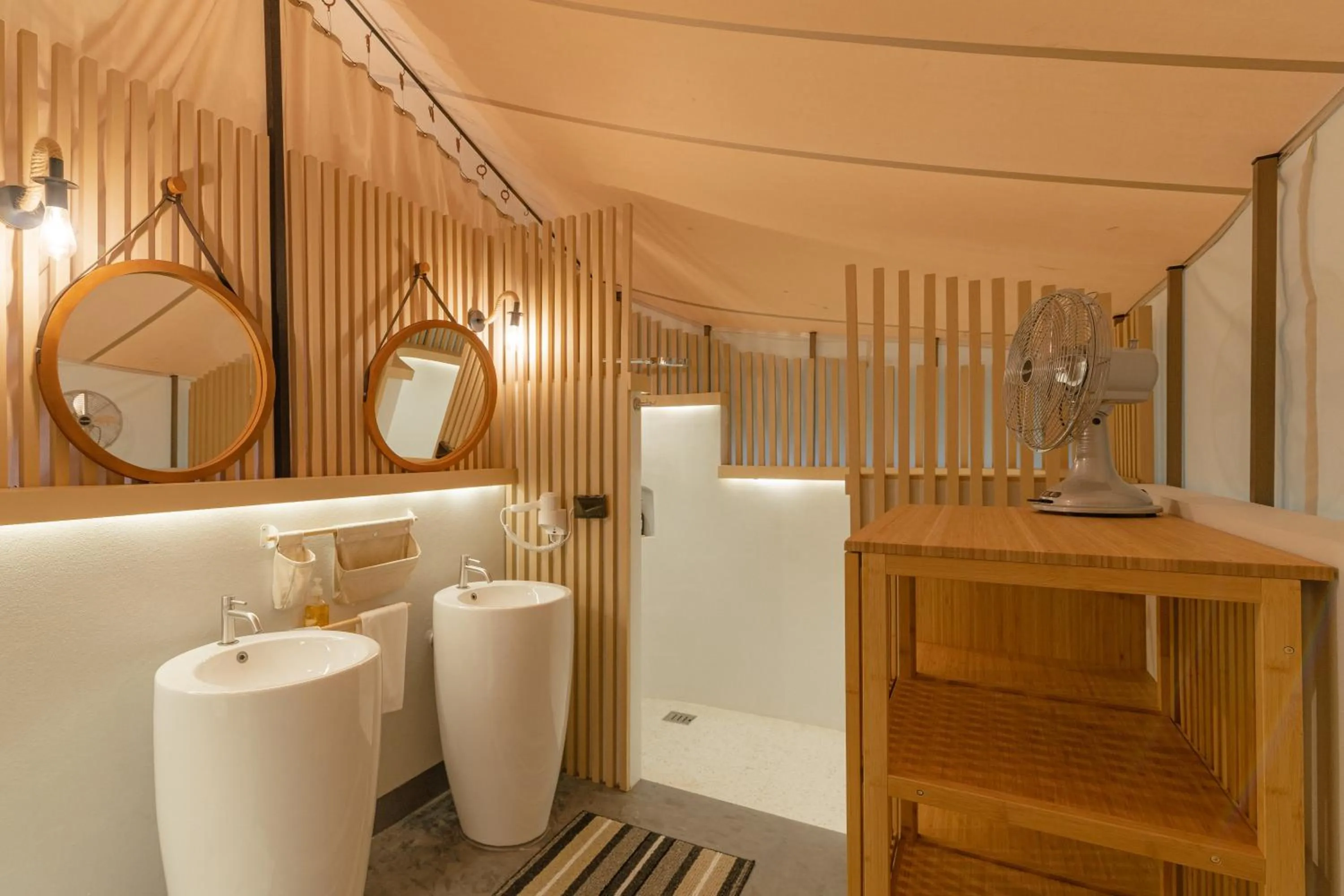 Shower in CAMP CAYLA - EDEN