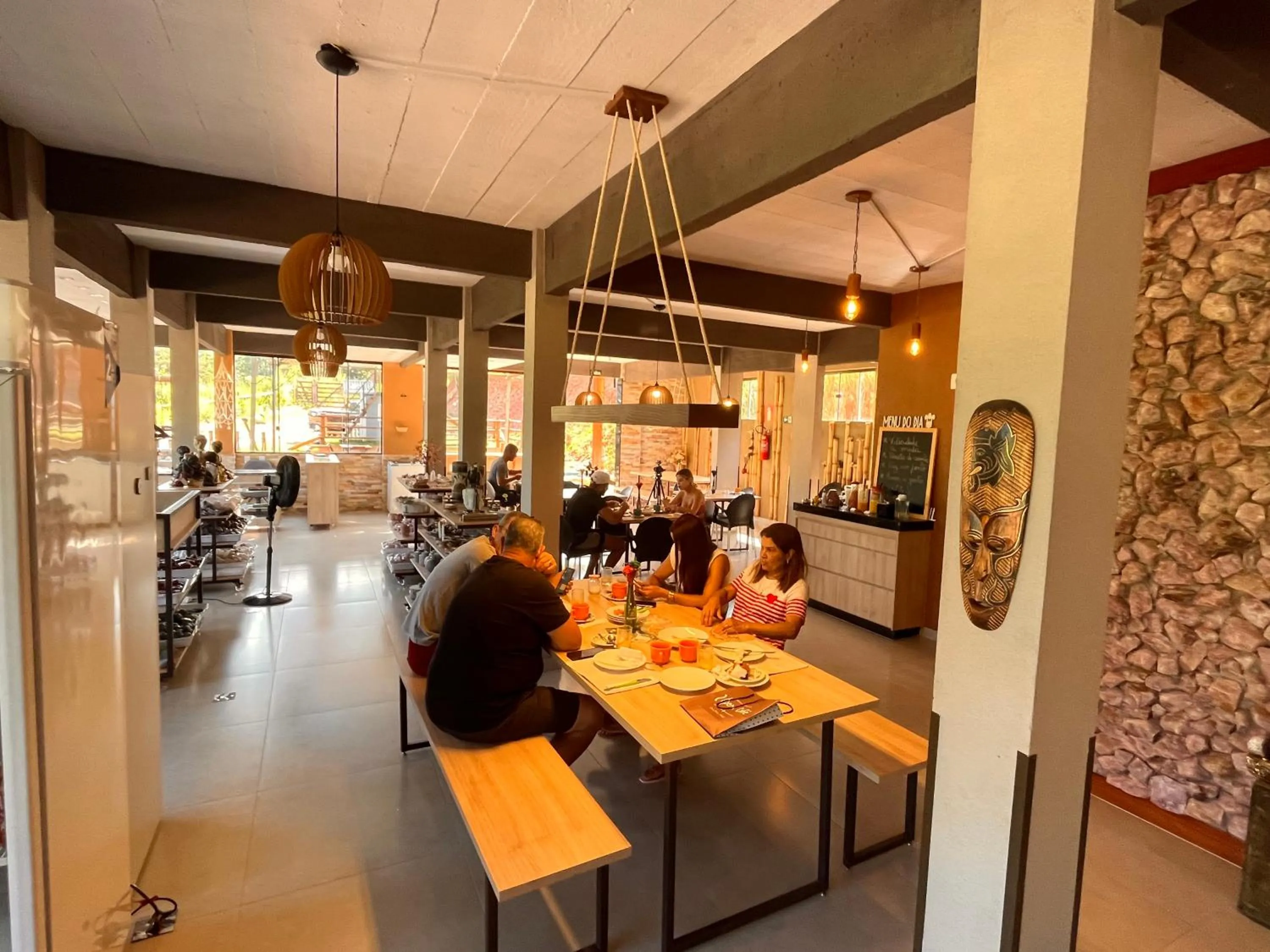 Restaurant/places to eat in Pousada Boutique Raio de Luz