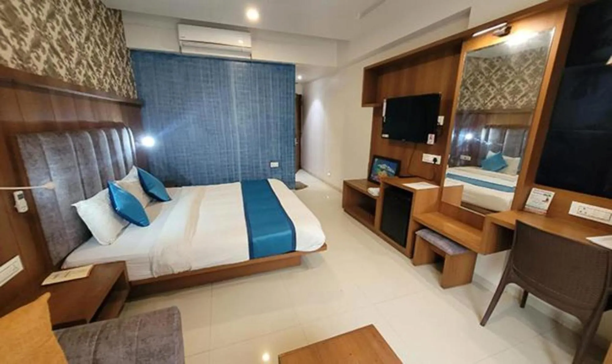 Bed in FabHotel Prime Sapphire Regency