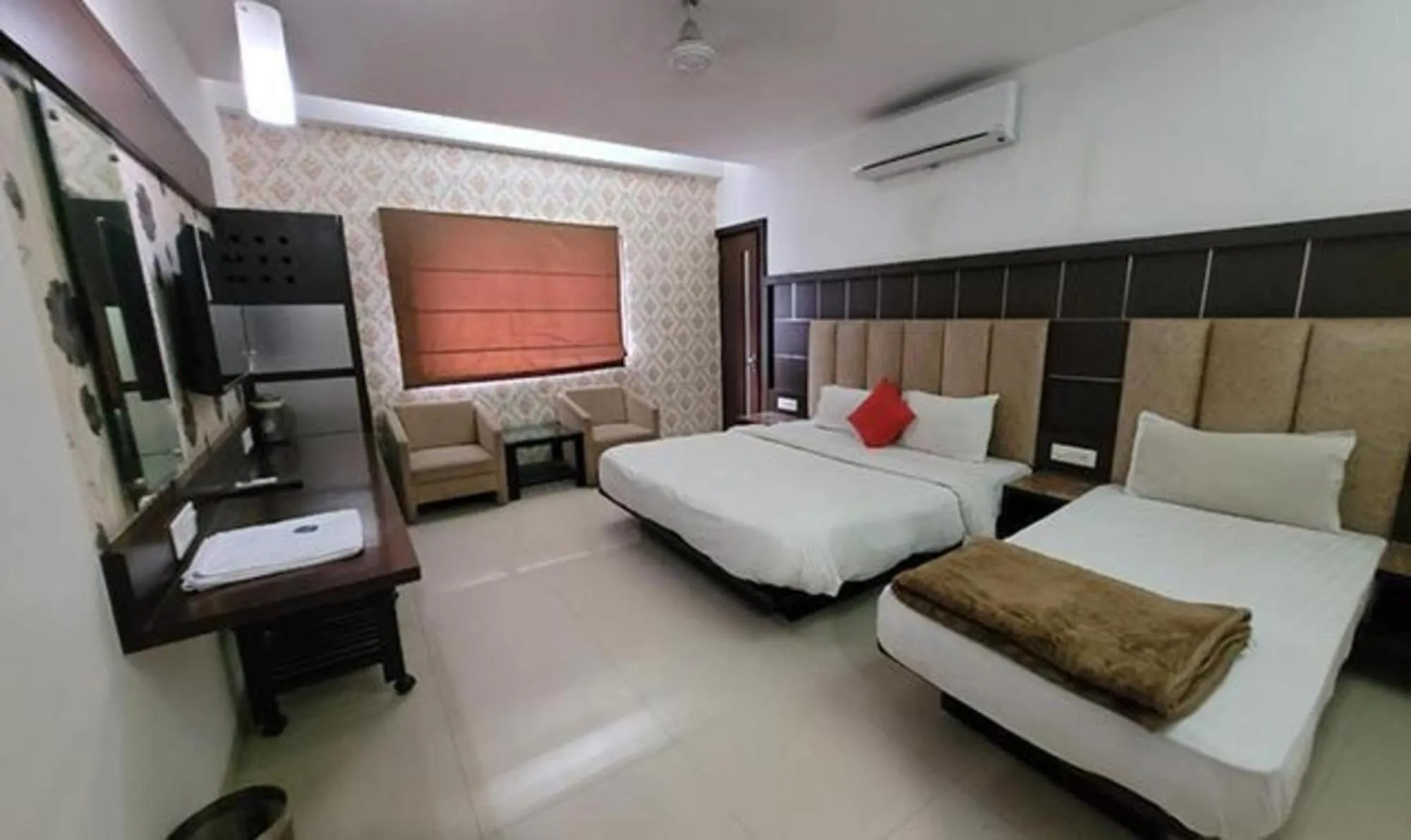 Bed in FabHotel Prime Sapphire Regency