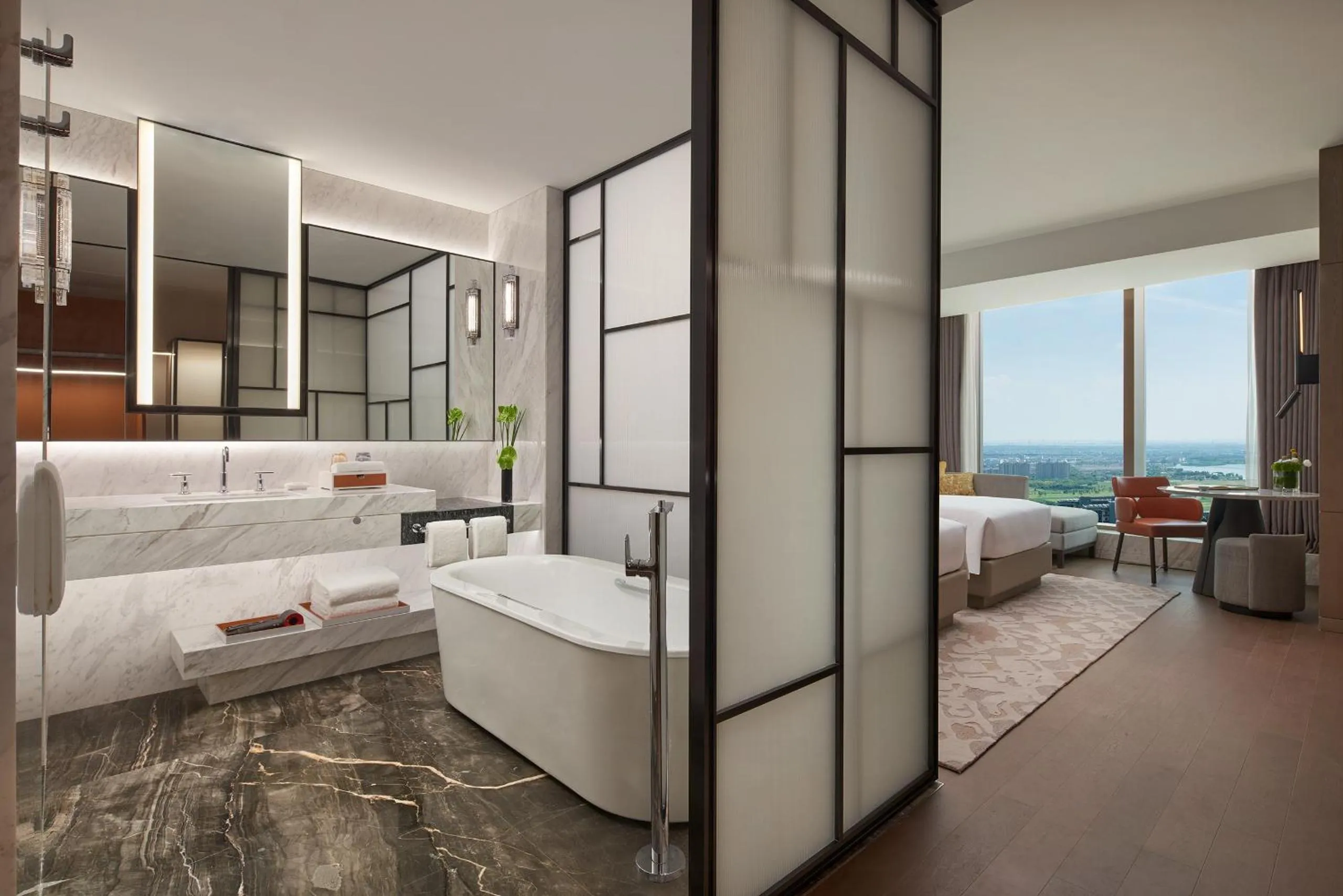 Photo of the whole room, Bed in Hyatt Regency Changshu Kuncheng Lake