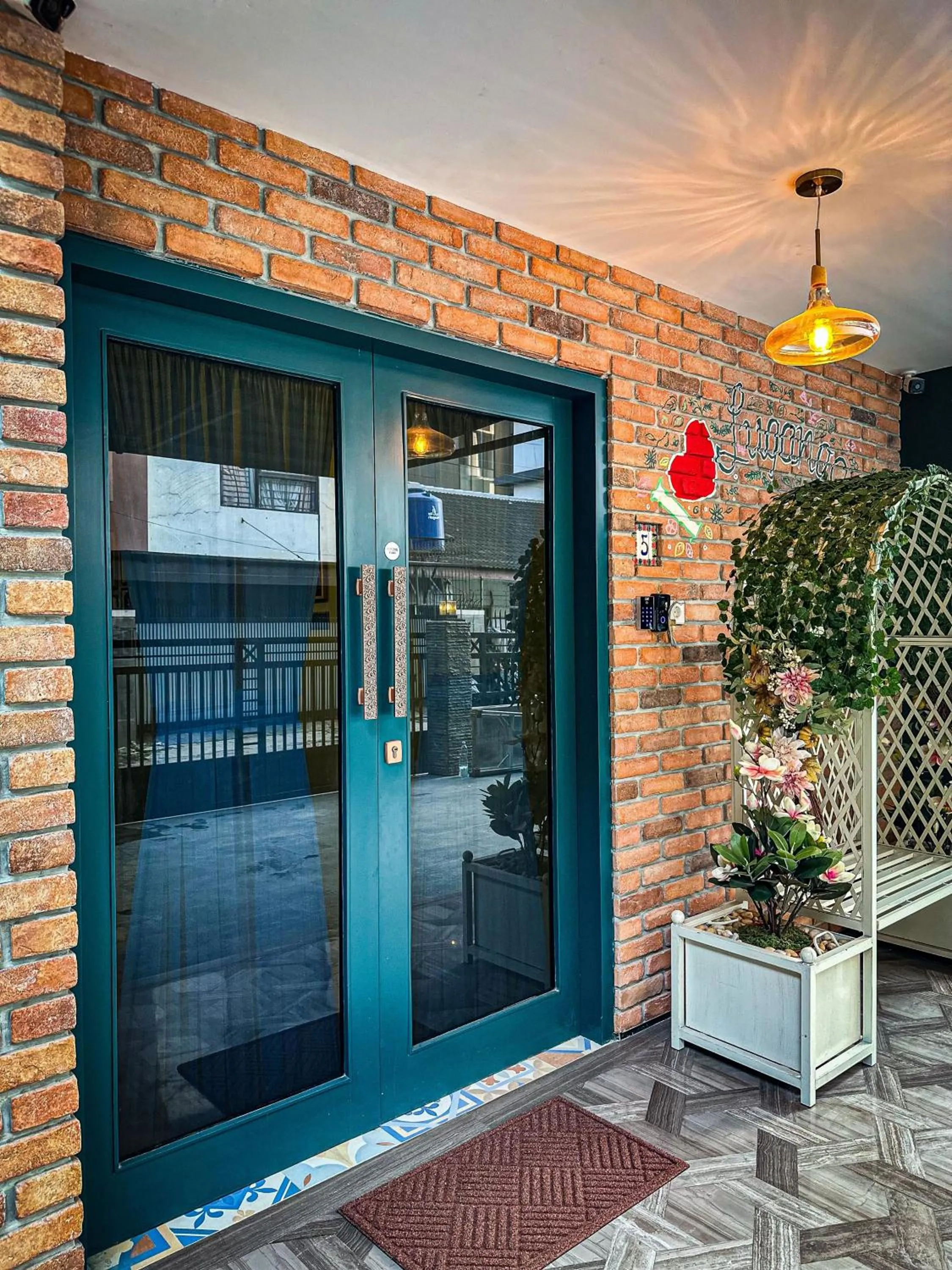 Property building in Lugano Arte Homestay