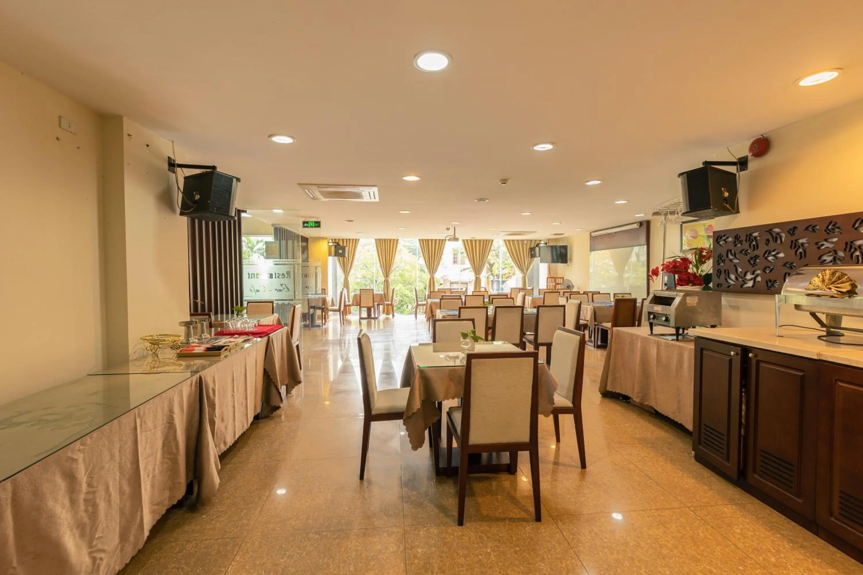 Restaurant/places to eat in Tien Sa Danang Hotel