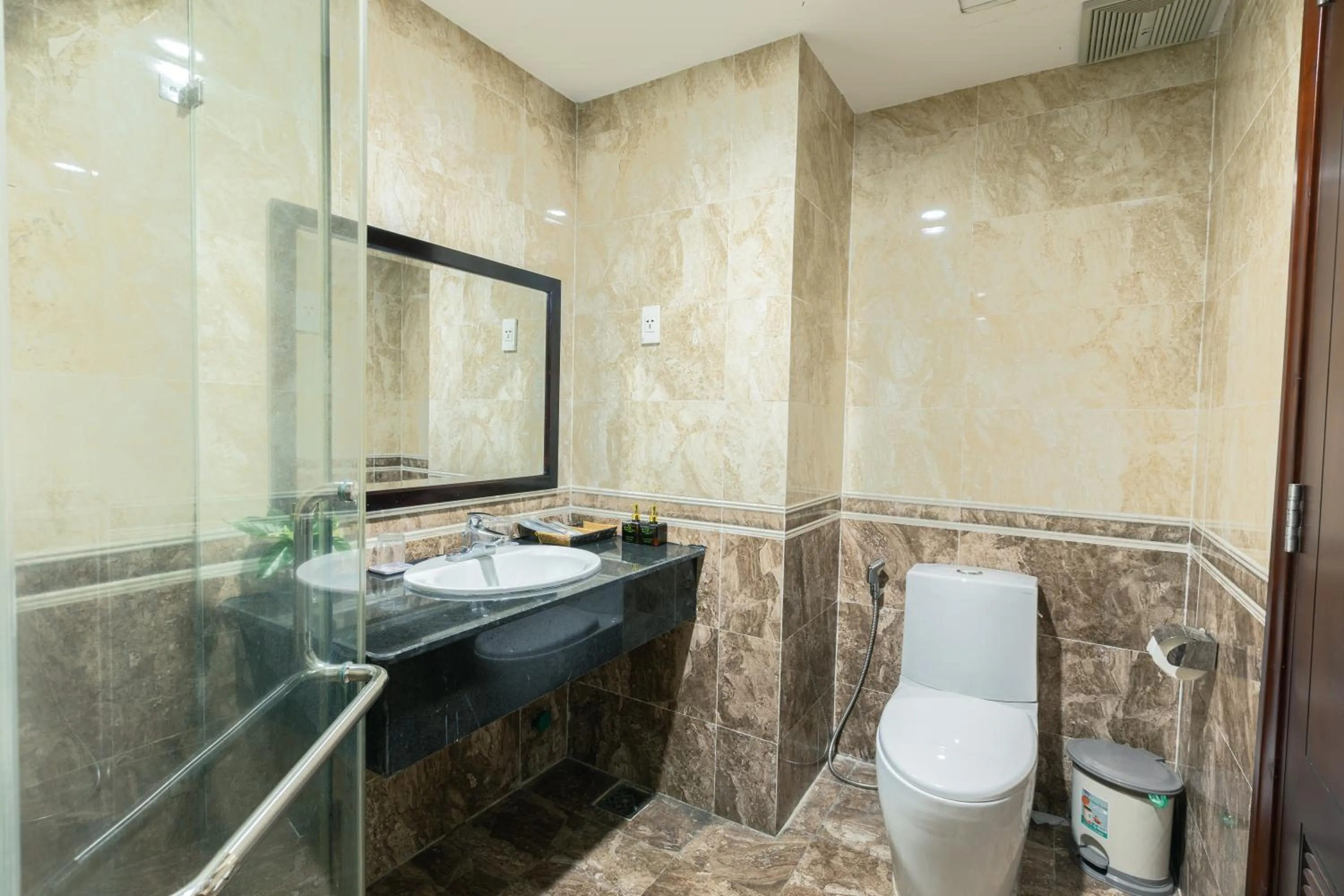 Shower in Tien Sa Danang Hotel