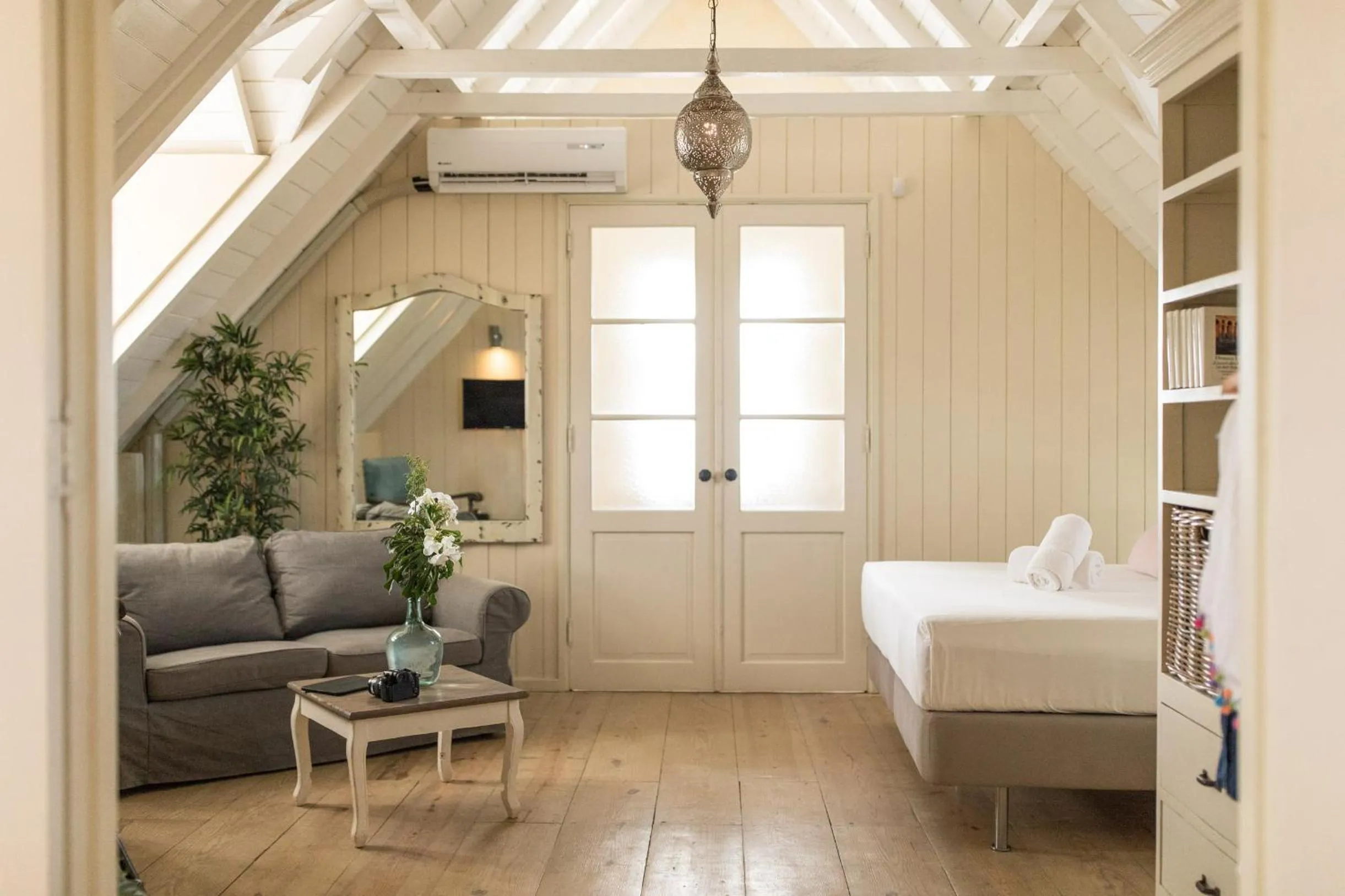 Photo of the whole room, Bed in Landhuis Klein Santa Martha Boutique Hotel Restaurant.