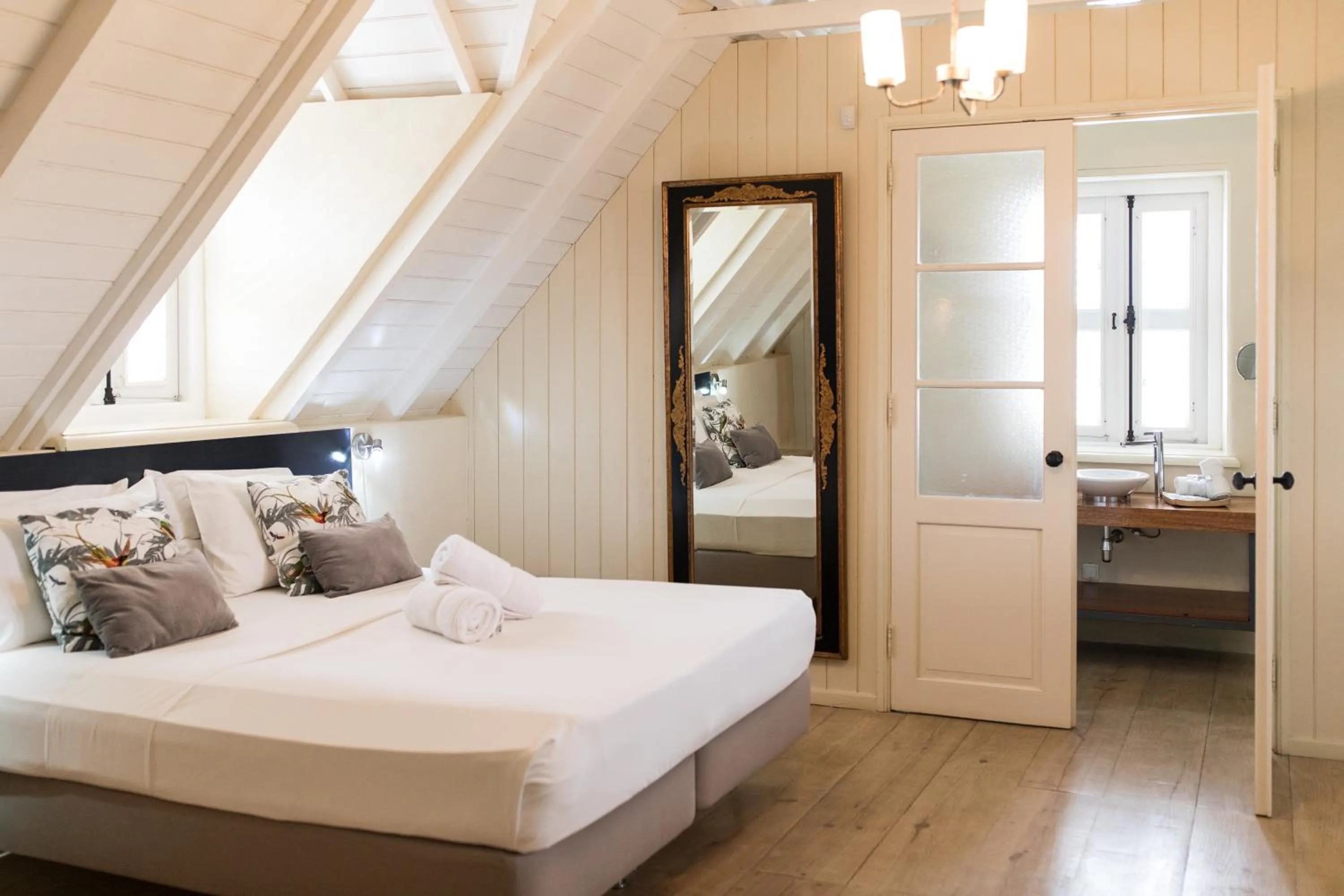 Bed in Landhuis Klein Santa Martha Boutique Hotel Restaurant.