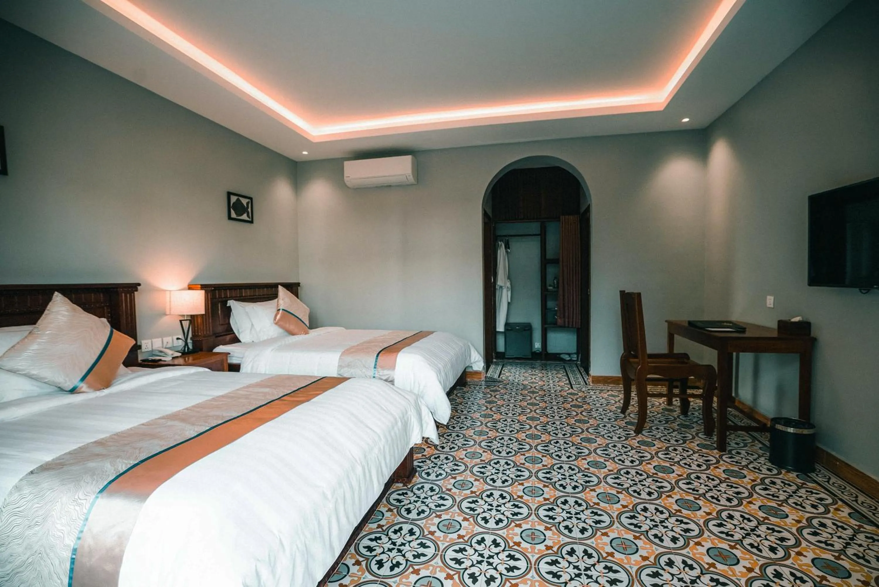 Bed in Sokchea Kampot Hotel