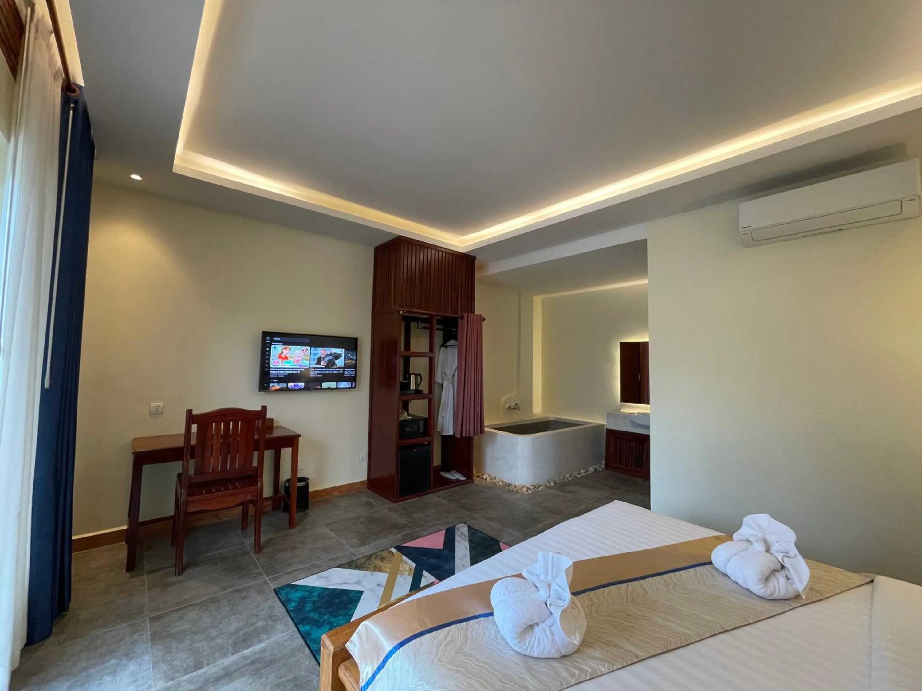 Bed in Sokchea Kampot Hotel