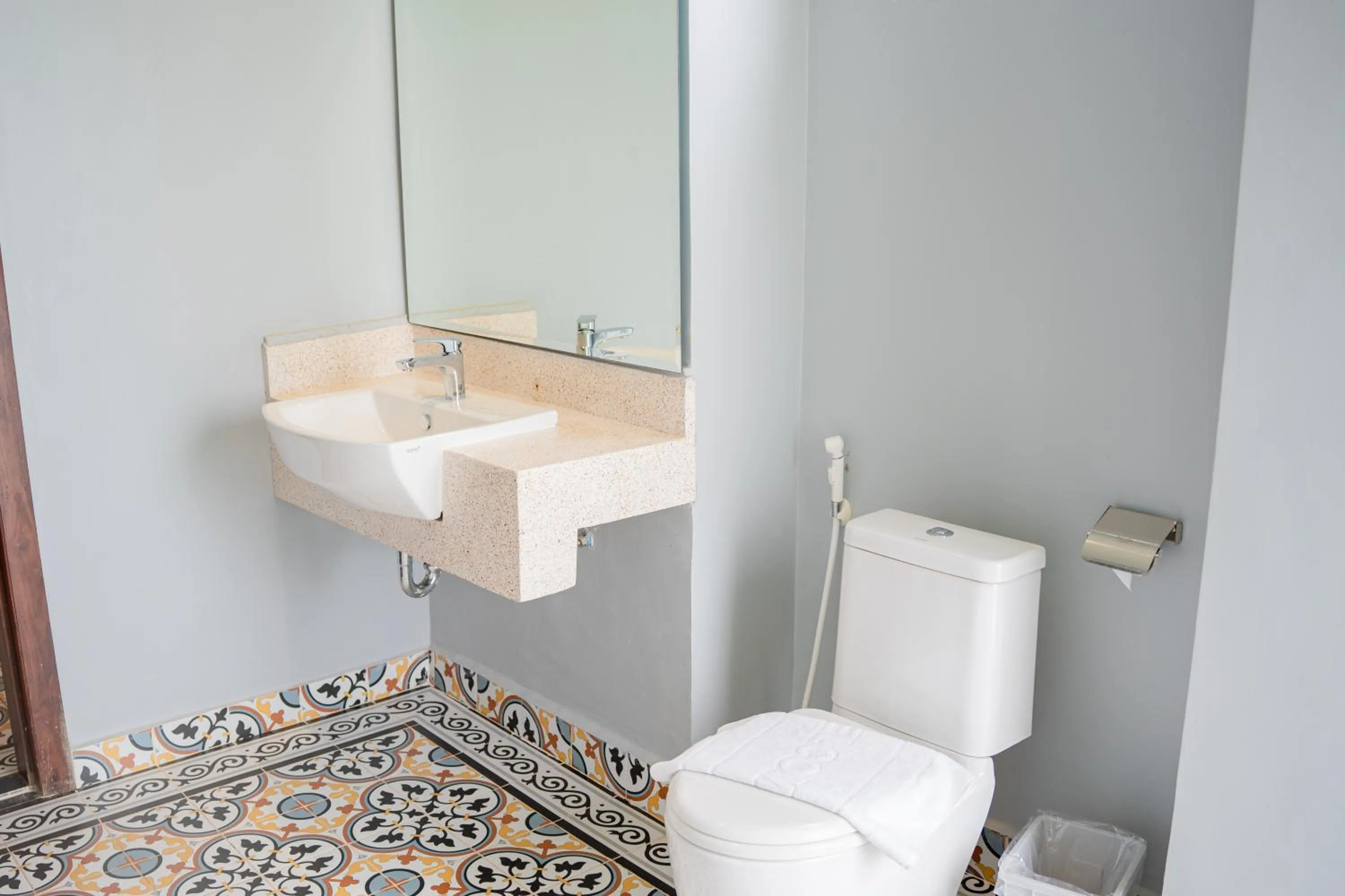 Toilet in Sokchea Kampot Hotel