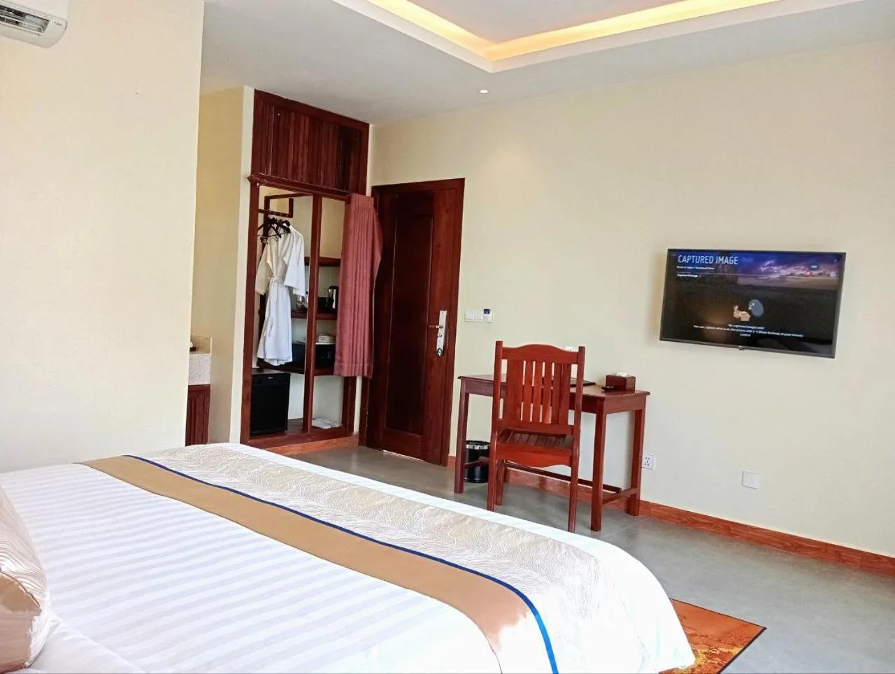 oven, Bed in Sokchea Kampot Hotel