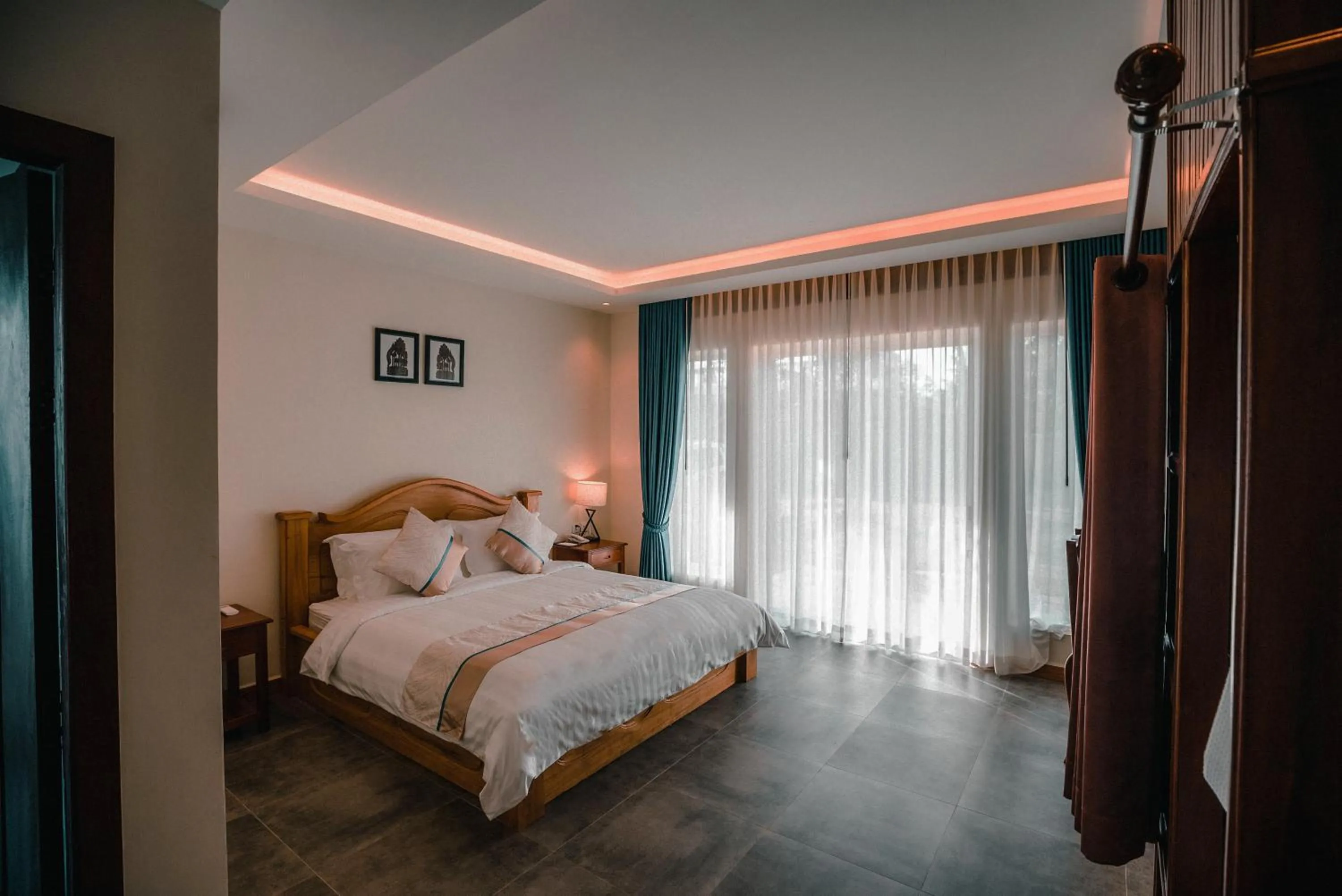 Bed in Sokchea Kampot Hotel