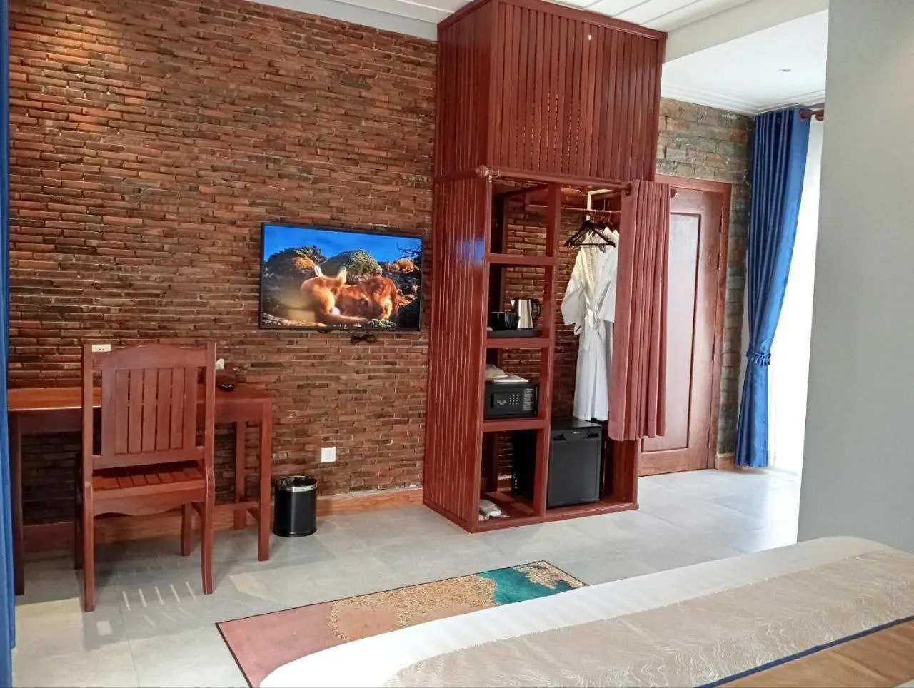 TV and multimedia in Sokchea Kampot Hotel
