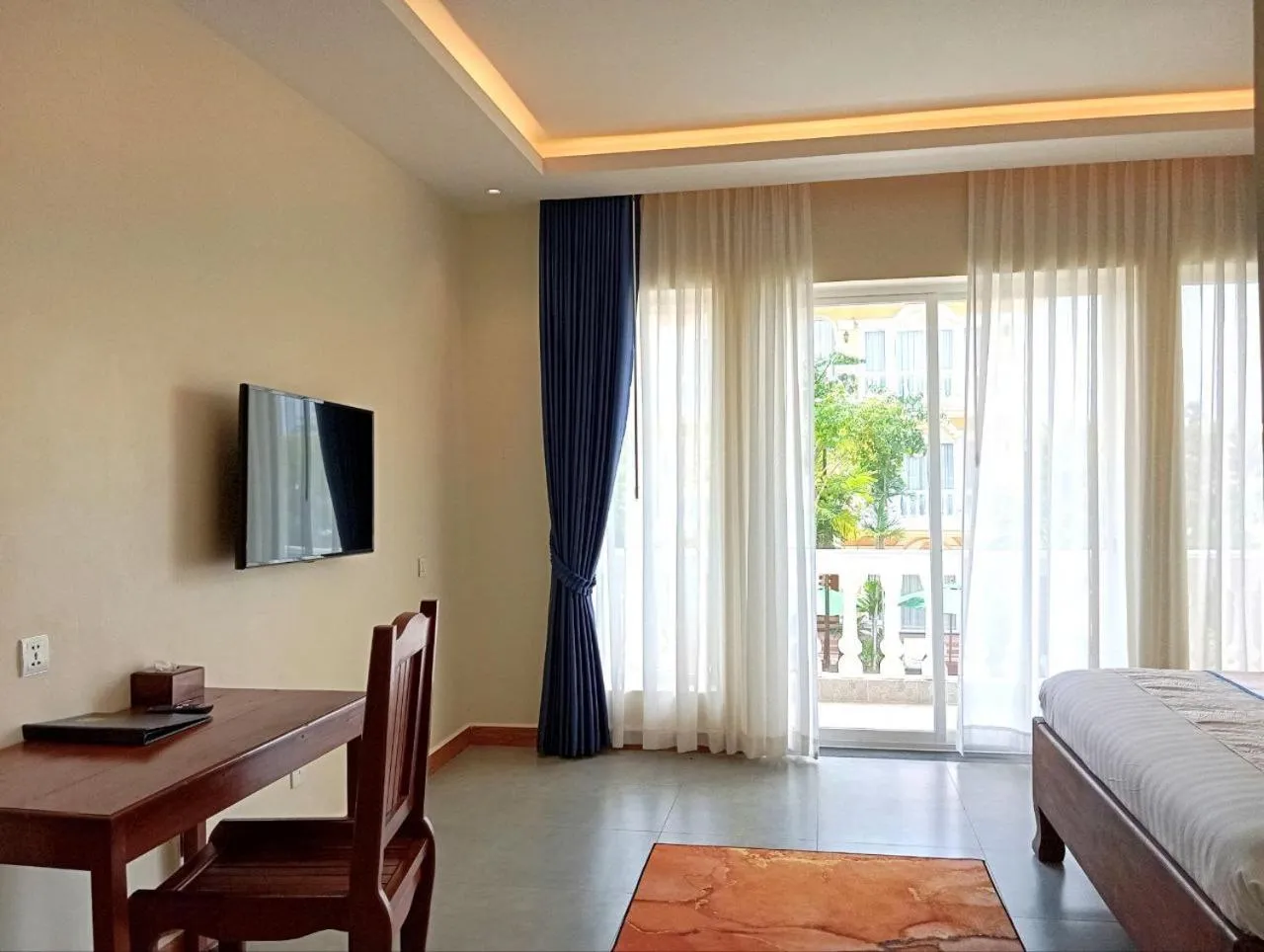 Balcony/Terrace, Bed in Sokchea Kampot Hotel