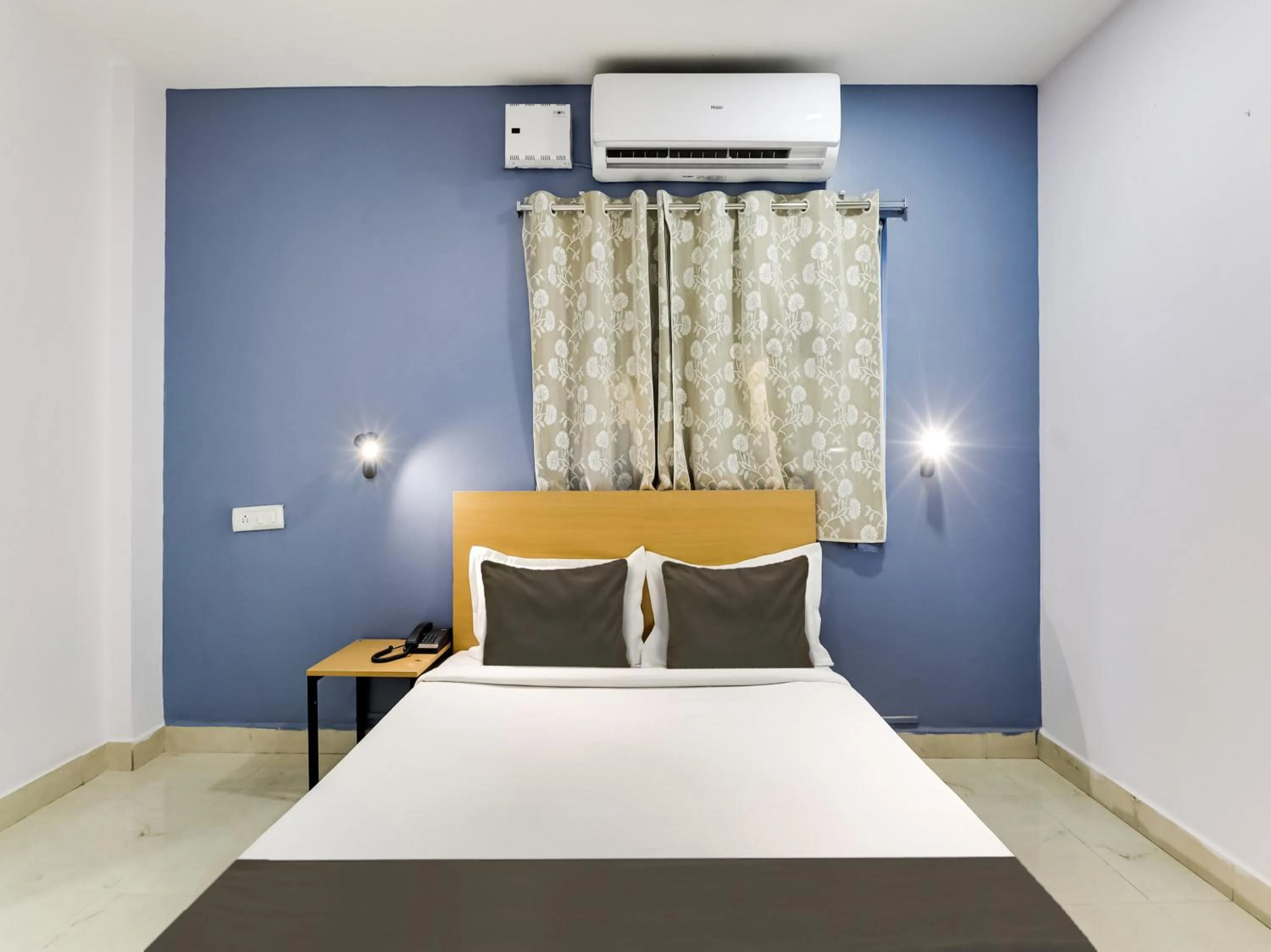 Bedroom, Bed in Collection O Golden Gate