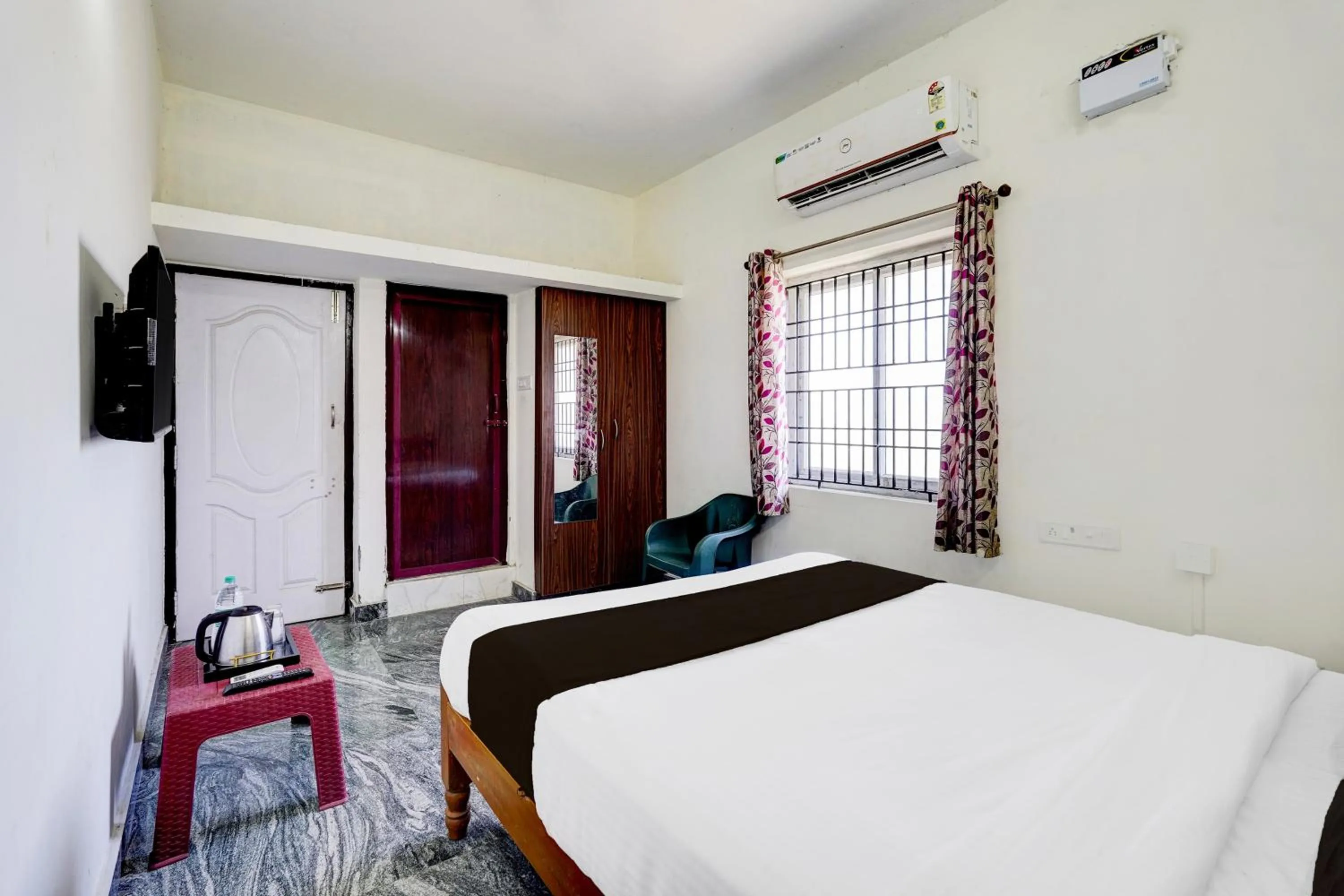 Bedroom, Bed in Super Collection O Sathyabama University Sithalapakkam Formerly Srinivasa Residency