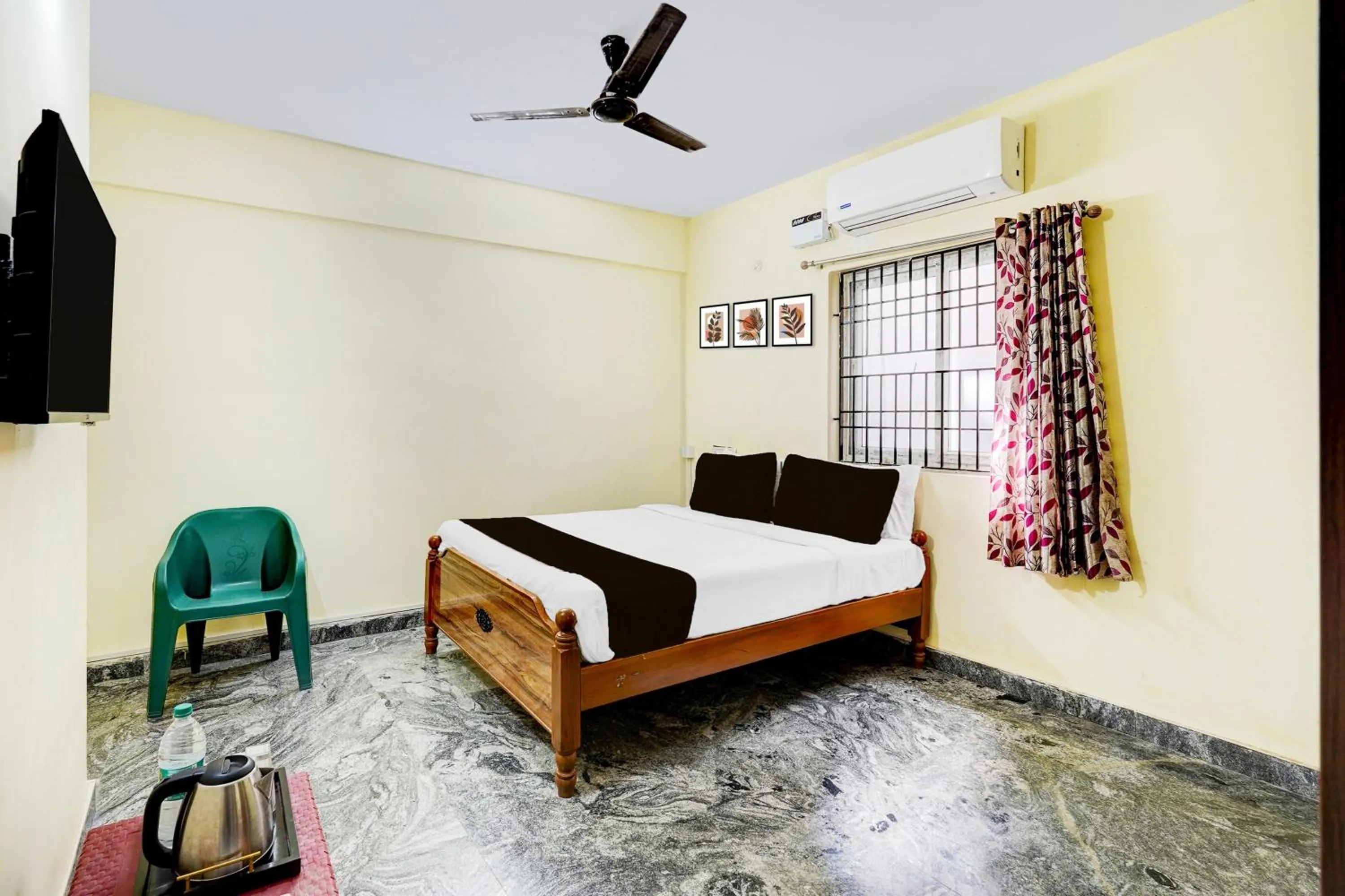 Bedroom, Bed in Super Collection O Sathyabama University Sithalapakkam Formerly Srinivasa Residency
